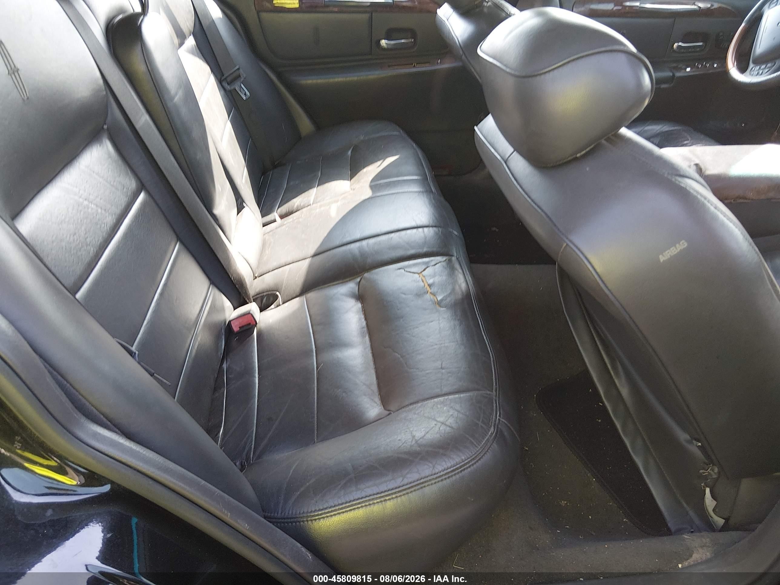 2002 Lincoln Town Car Signature Black vin: 1LNHM82W32Y656958