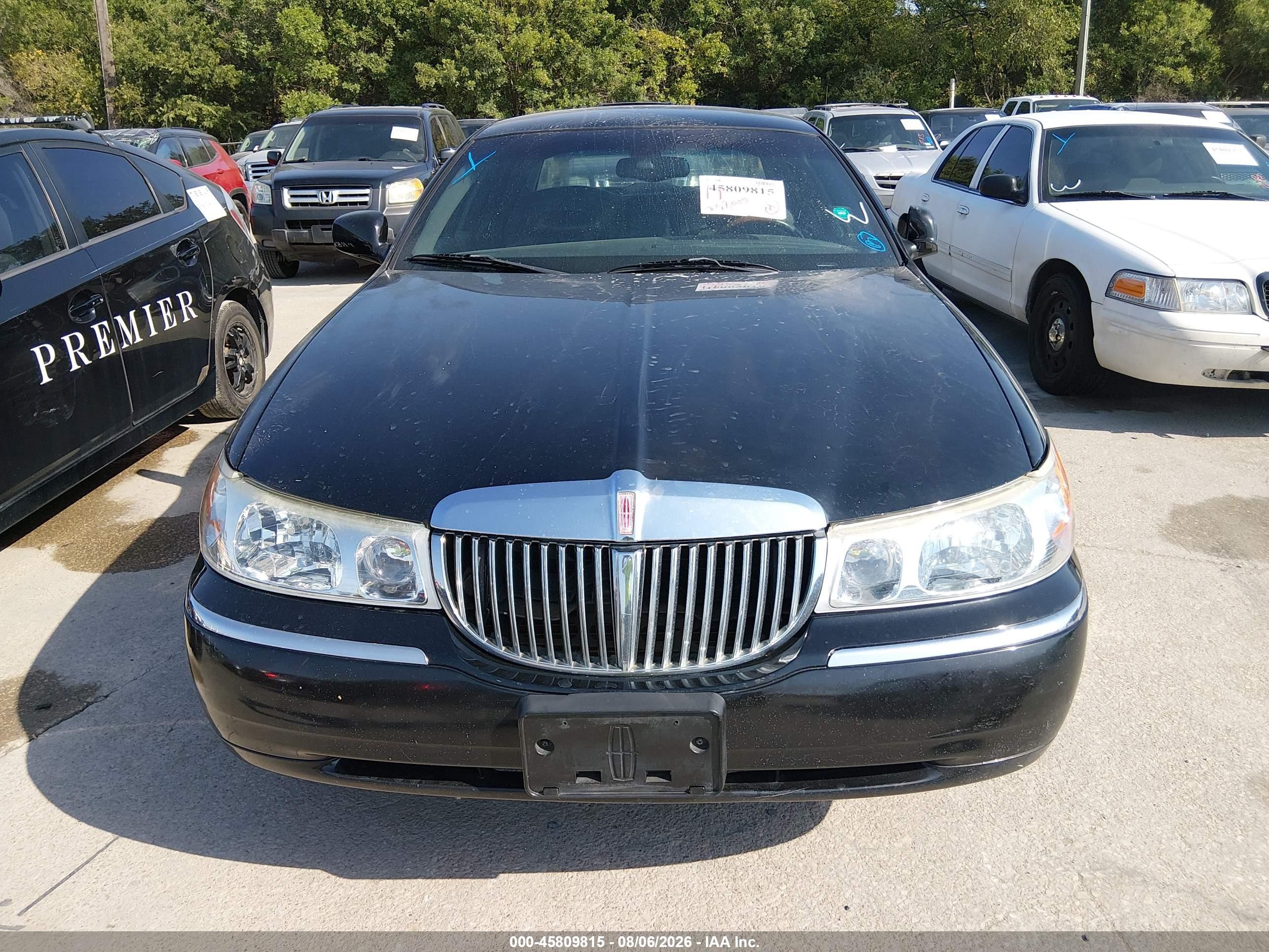 2002 Lincoln Town Car Signature Black vin: 1LNHM82W32Y656958