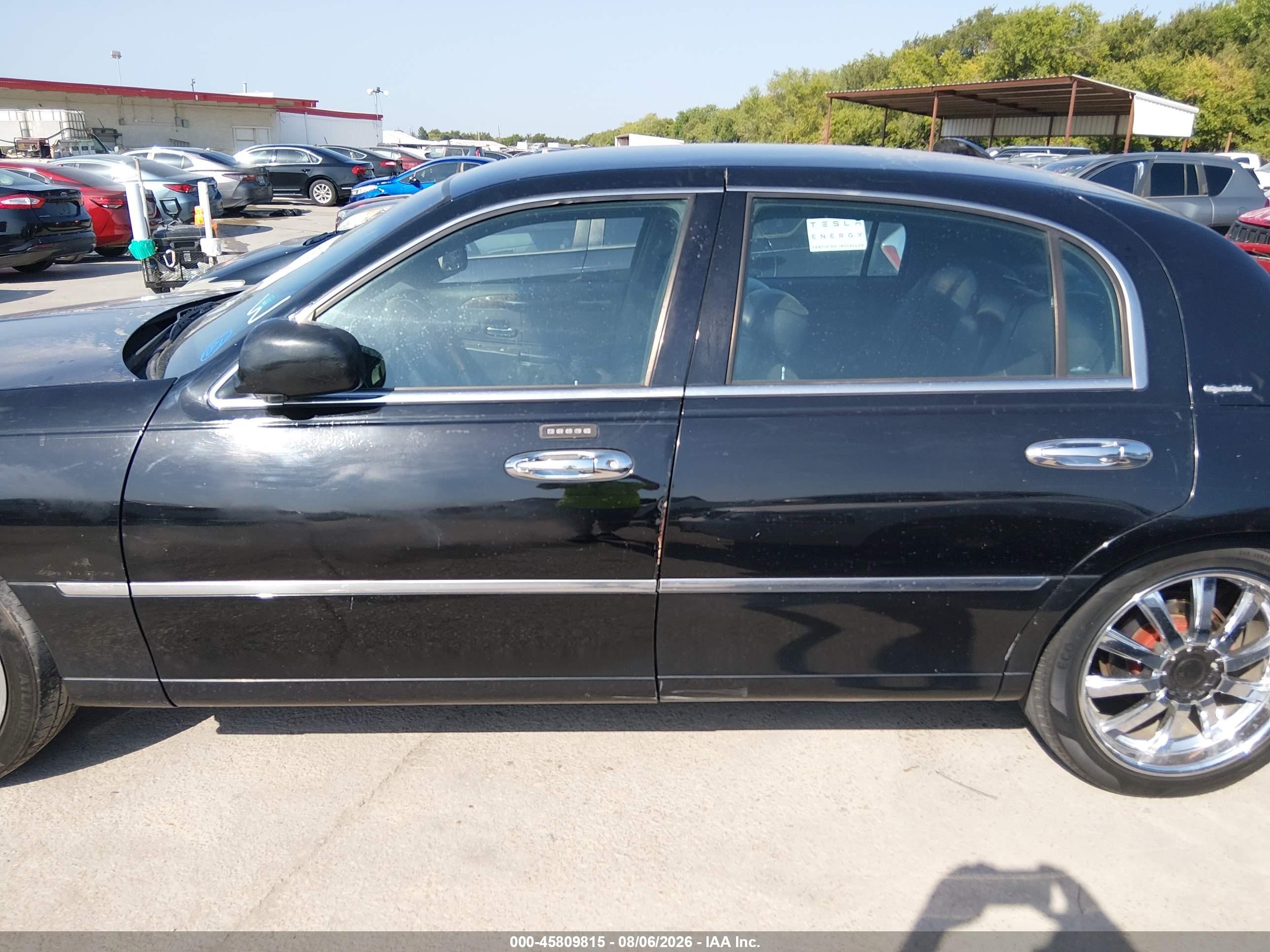 2002 Lincoln Town Car Signature Black vin: 1LNHM82W32Y656958