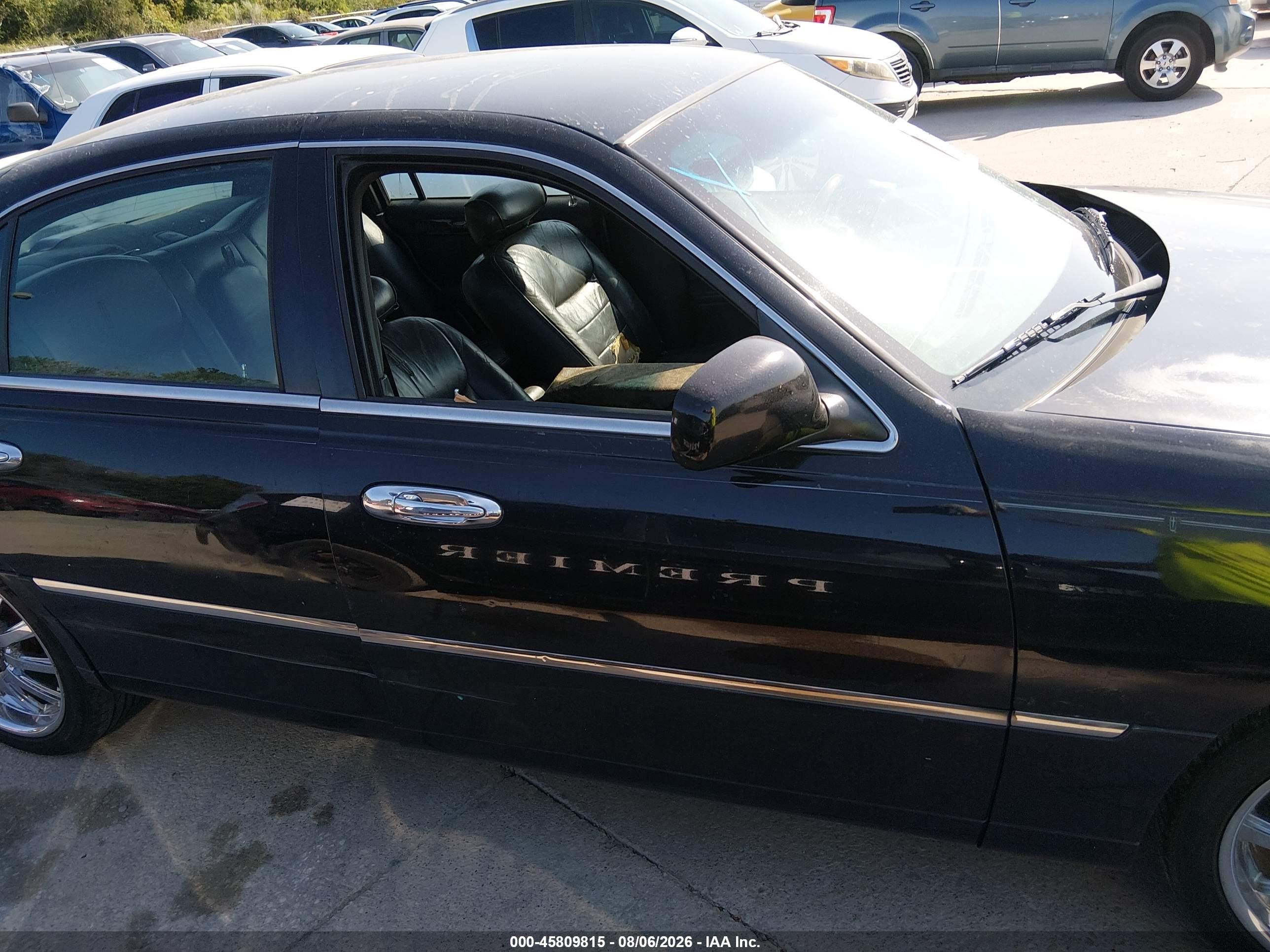 2002 Lincoln Town Car Signature Black vin: 1LNHM82W32Y656958
