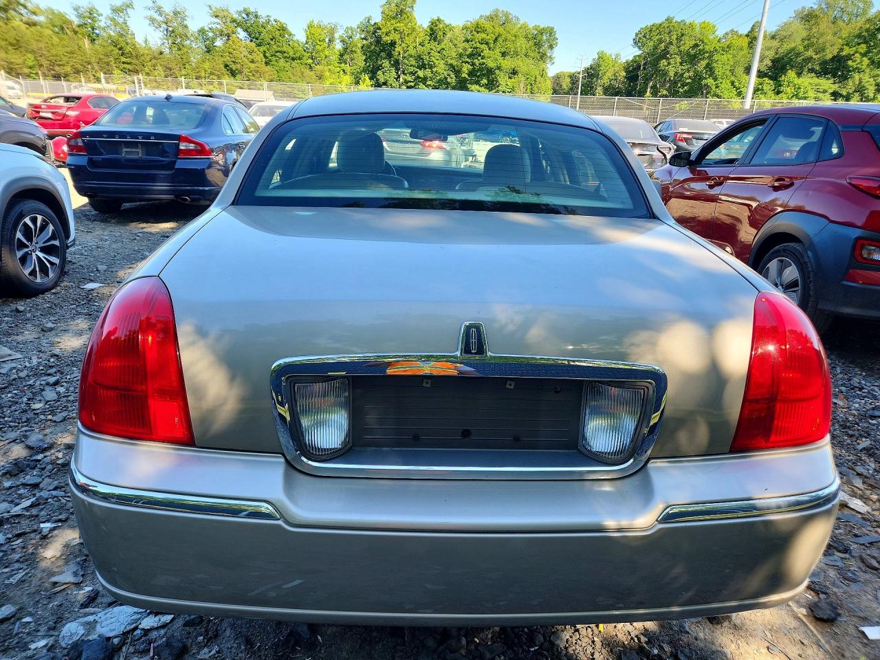 2006 Lincoln Town Car Signature Limited Tan vin: 1LNHM82W36Y620578