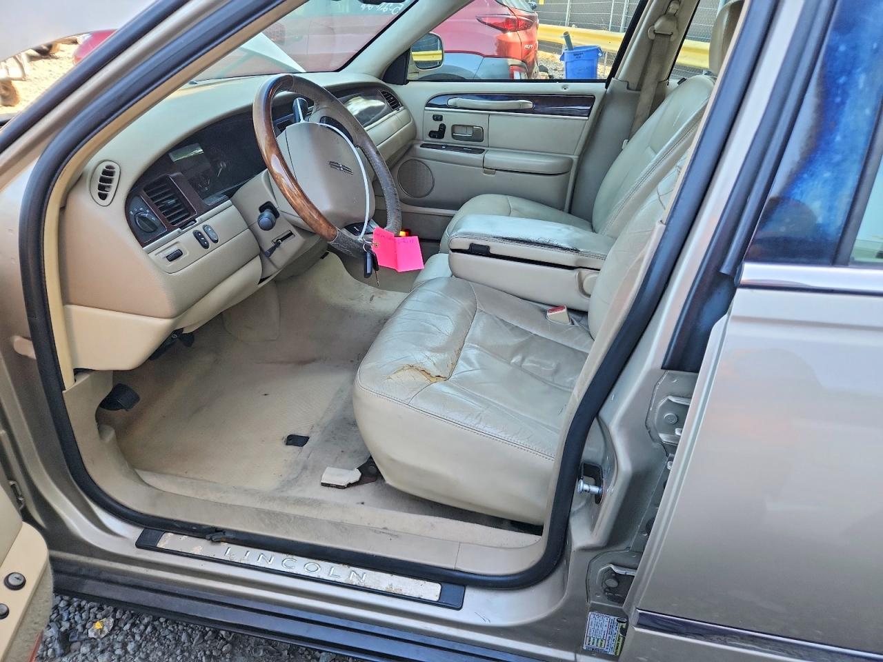 2006 Lincoln Town Car Signature Limited Tan vin: 1LNHM82W36Y620578