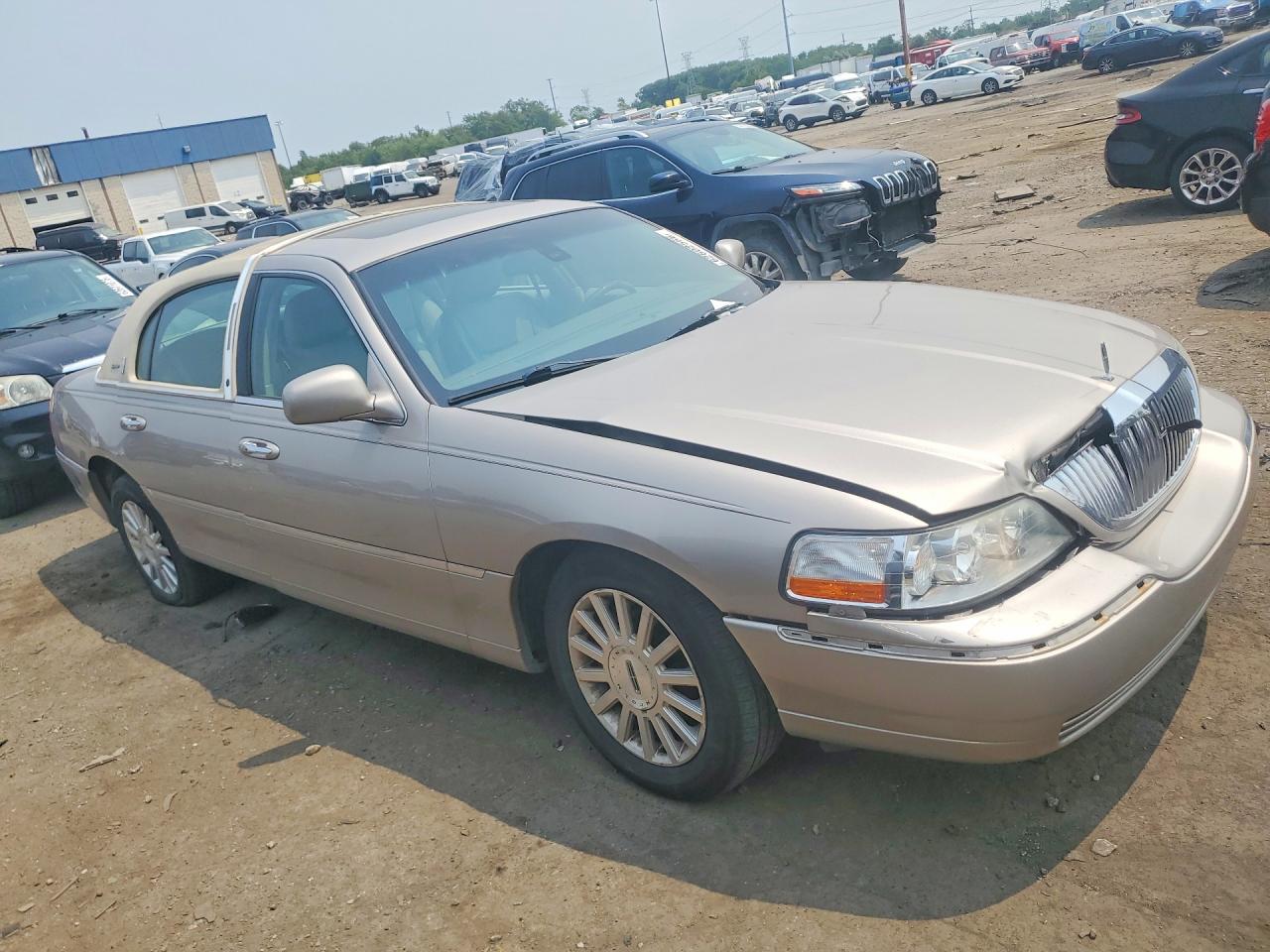 2003 Lincoln Town Car Signature Tan vin: 1LNHM82W43Y606247