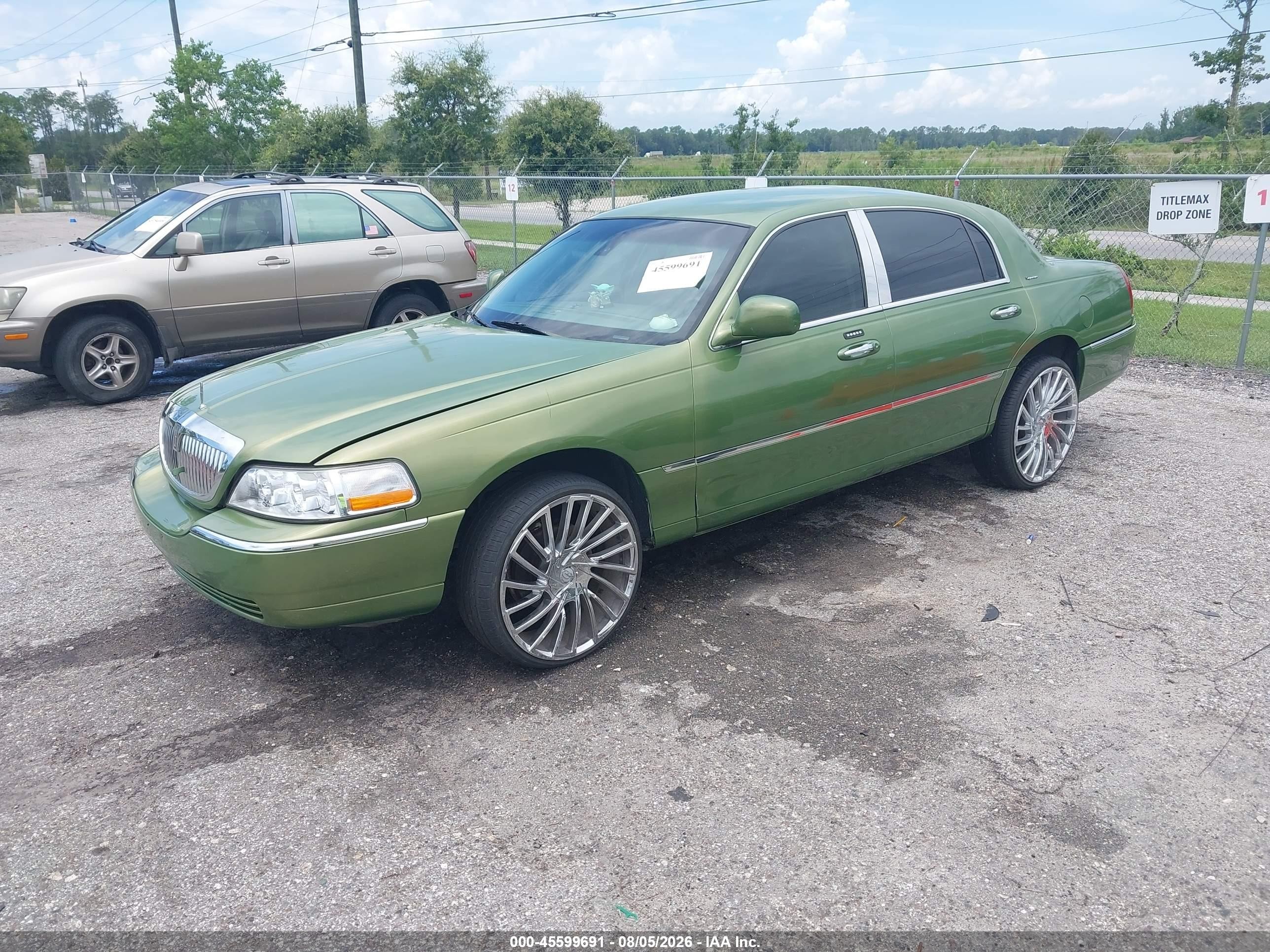 2003 Lincoln Town Car Signature Зеленый vin: 1LNHM82W43Y644240