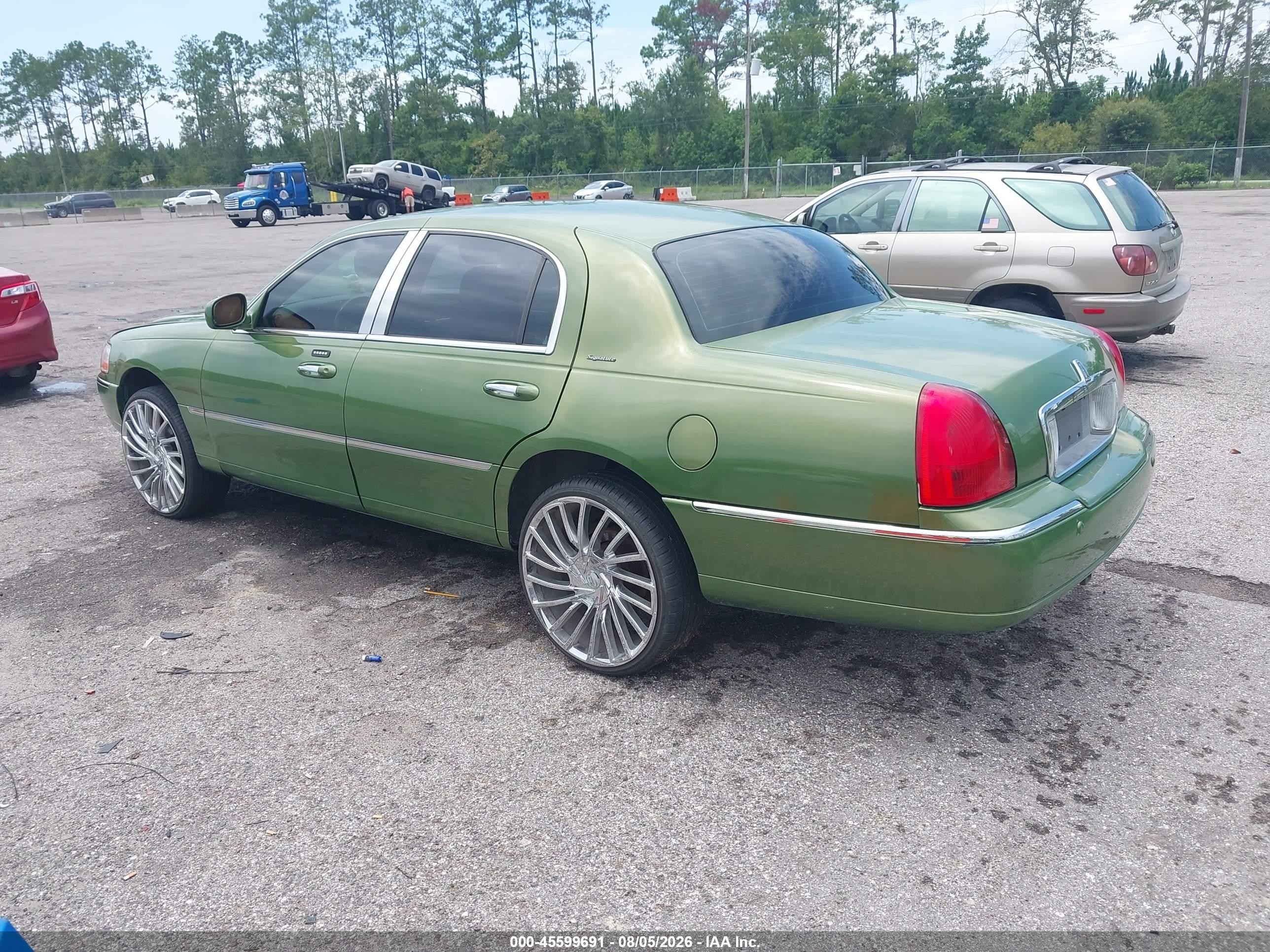 2003 Lincoln Town Car Signature Зеленый vin: 1LNHM82W43Y644240