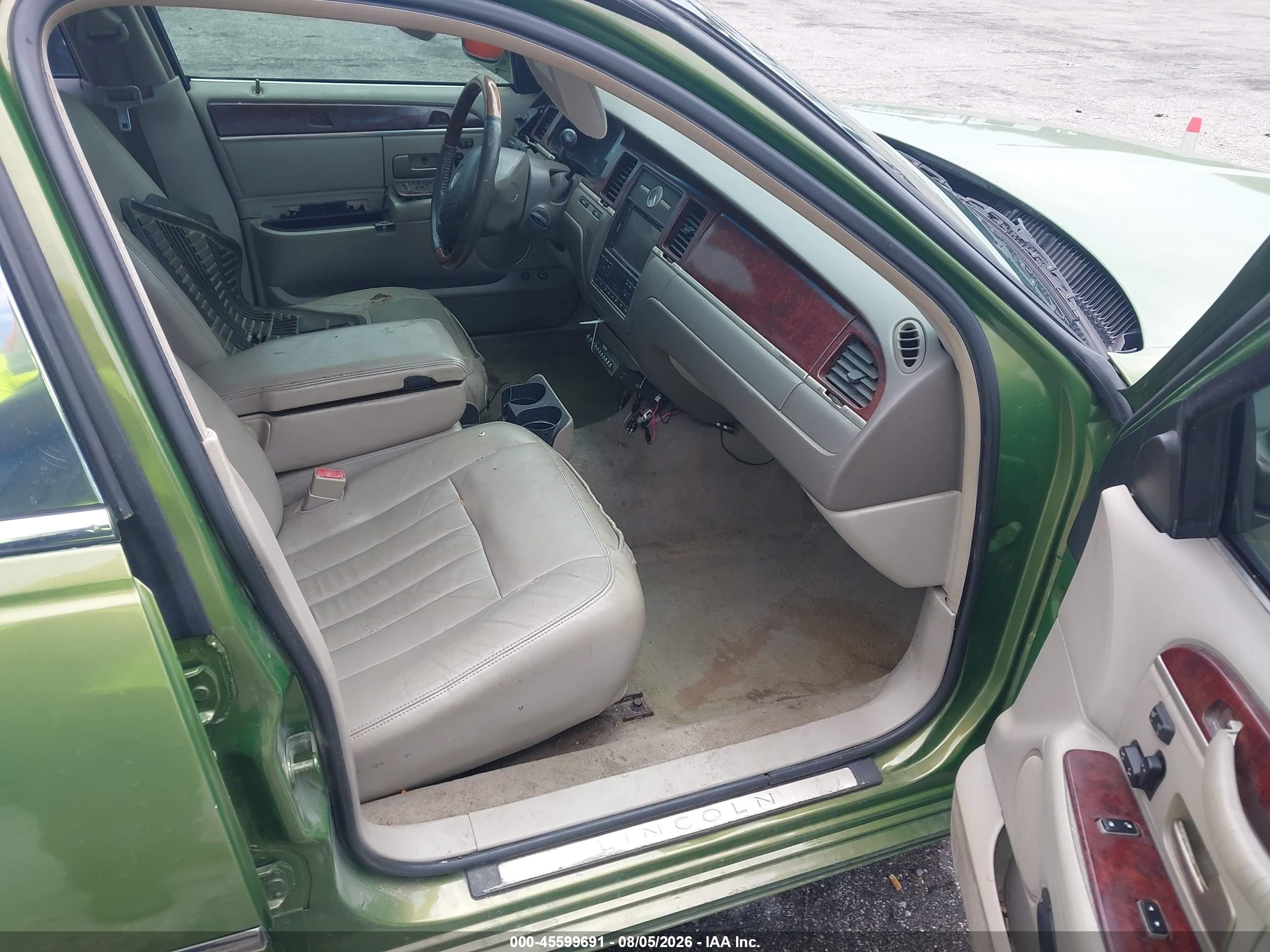 2003 Lincoln Town Car Signature Зеленый vin: 1LNHM82W43Y644240