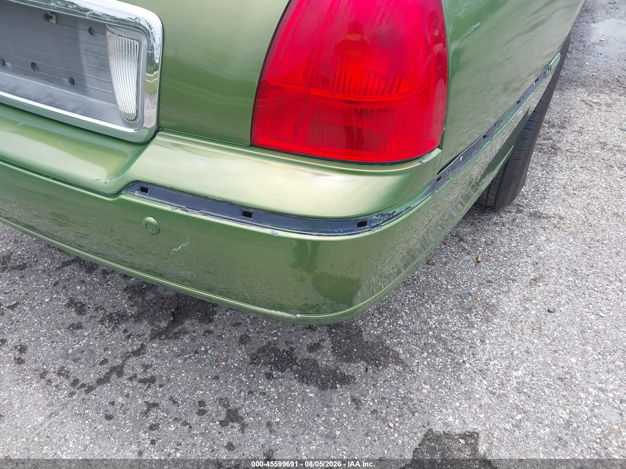 2003 Lincoln Town Car Signature Зеленый vin: 1LNHM82W43Y644240
