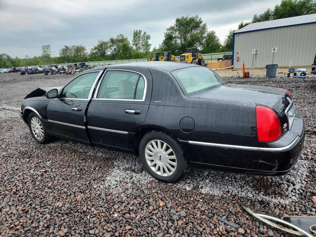 2003 Lincoln Town Car Signature Black vin: 1LNHM82W43Y703335