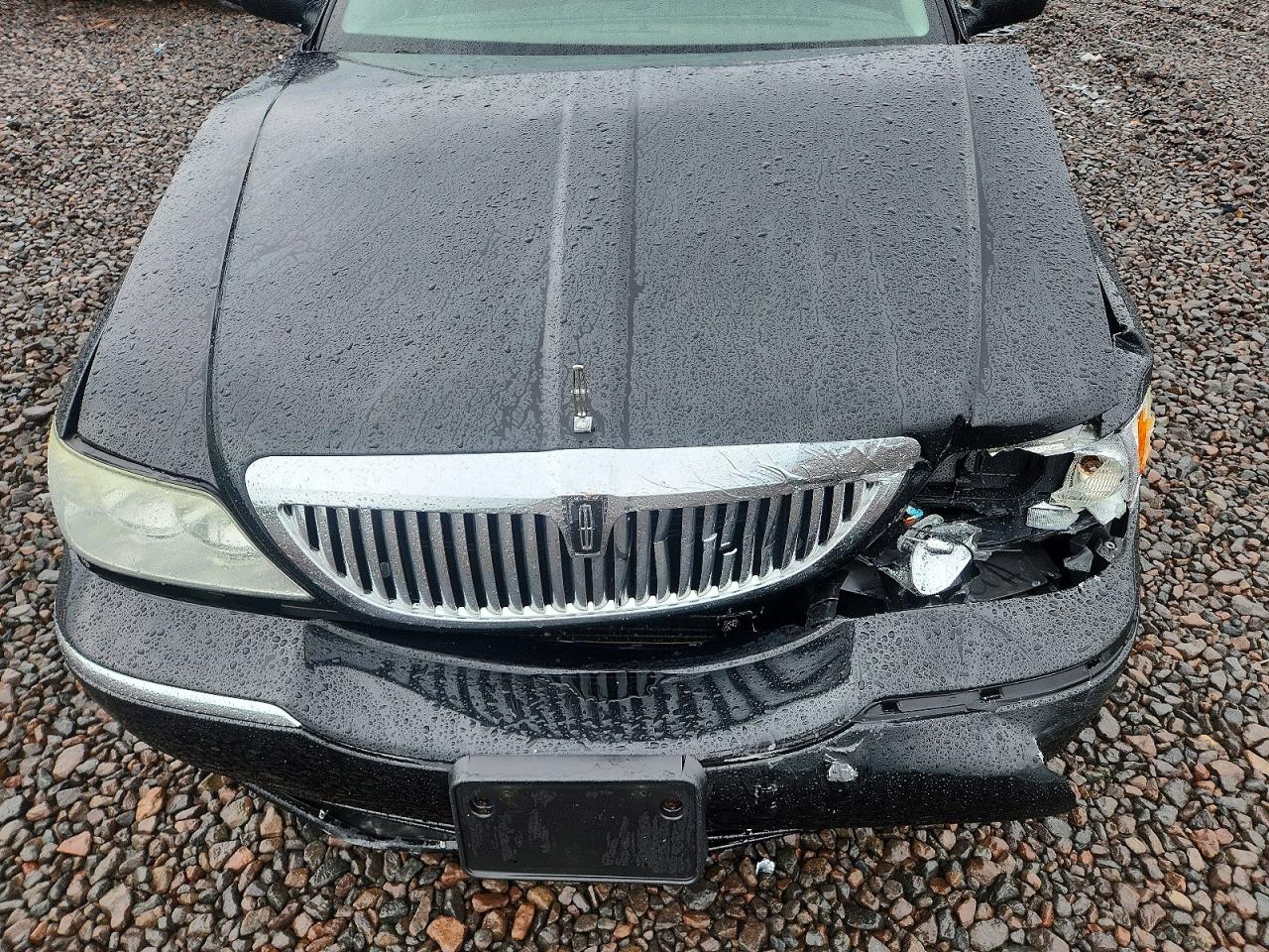 2003 Lincoln Town Car Signature Black vin: 1LNHM82W43Y703335