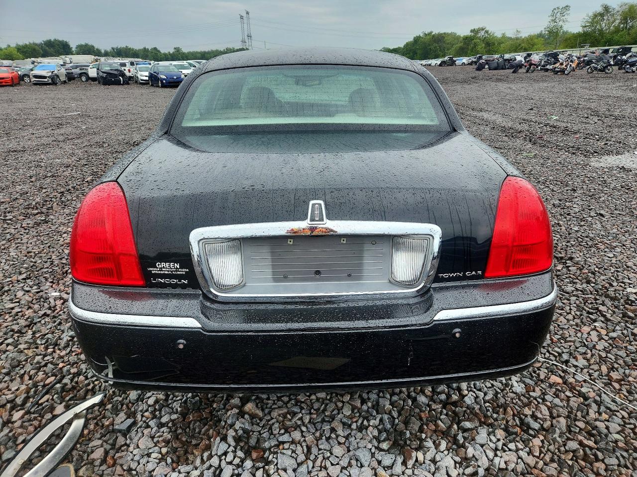 2003 Lincoln Town Car Signature Black vin: 1LNHM82W43Y703335