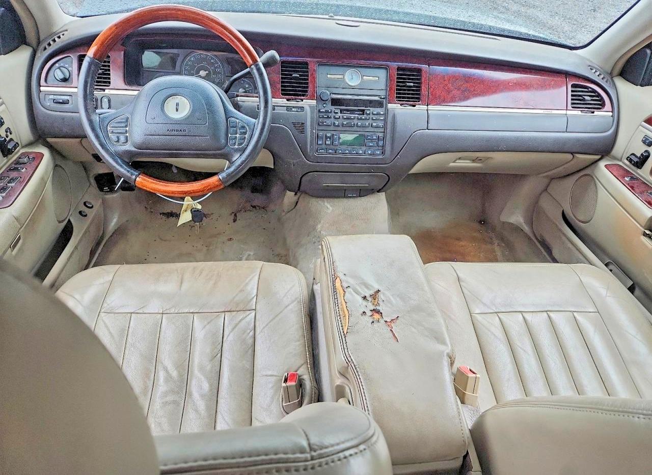 2003 Lincoln Town Car Signature Black vin: 1LNHM82W43Y703335