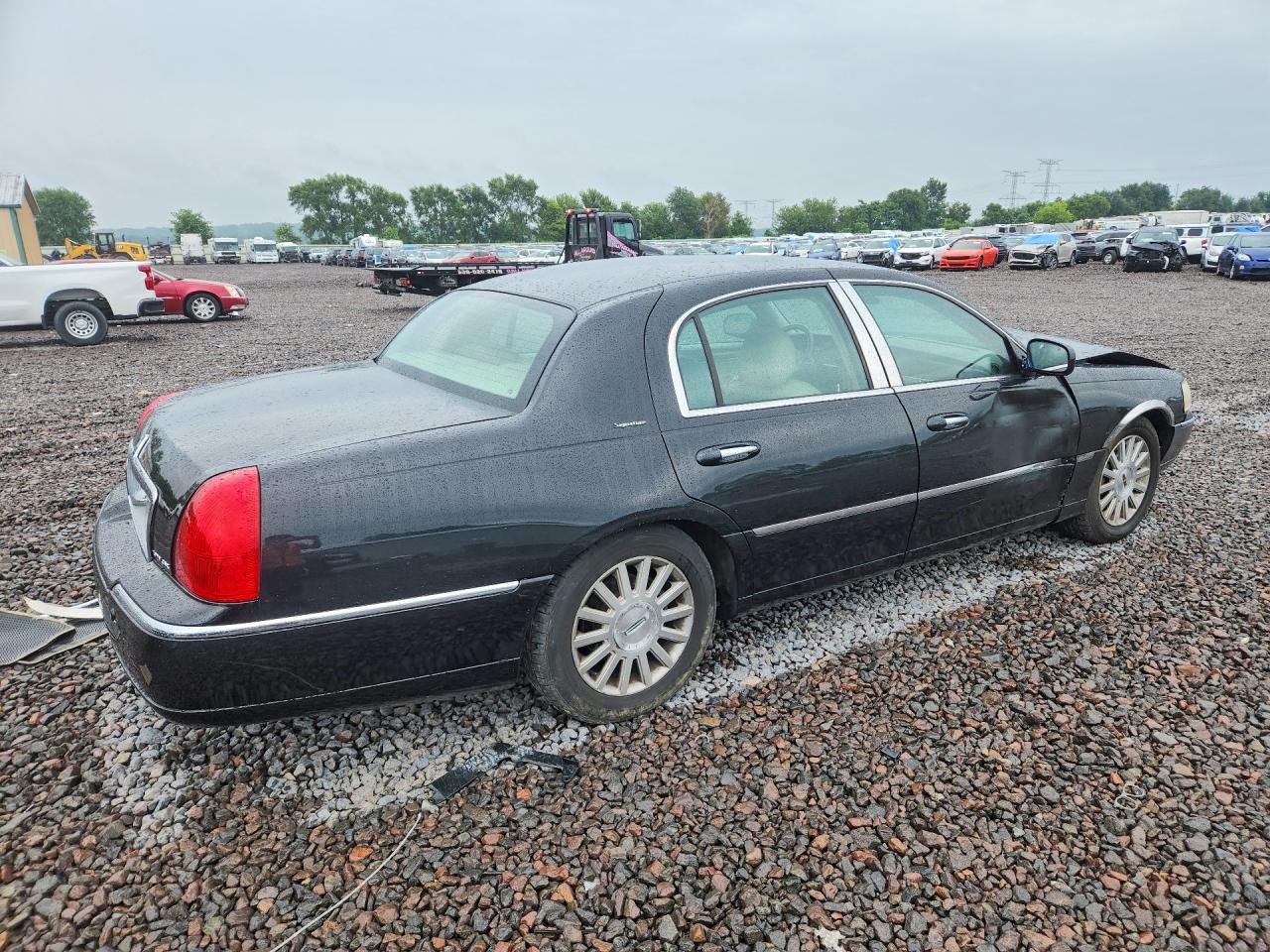 2003 Lincoln Town Car Signature Black vin: 1LNHM82W43Y703335