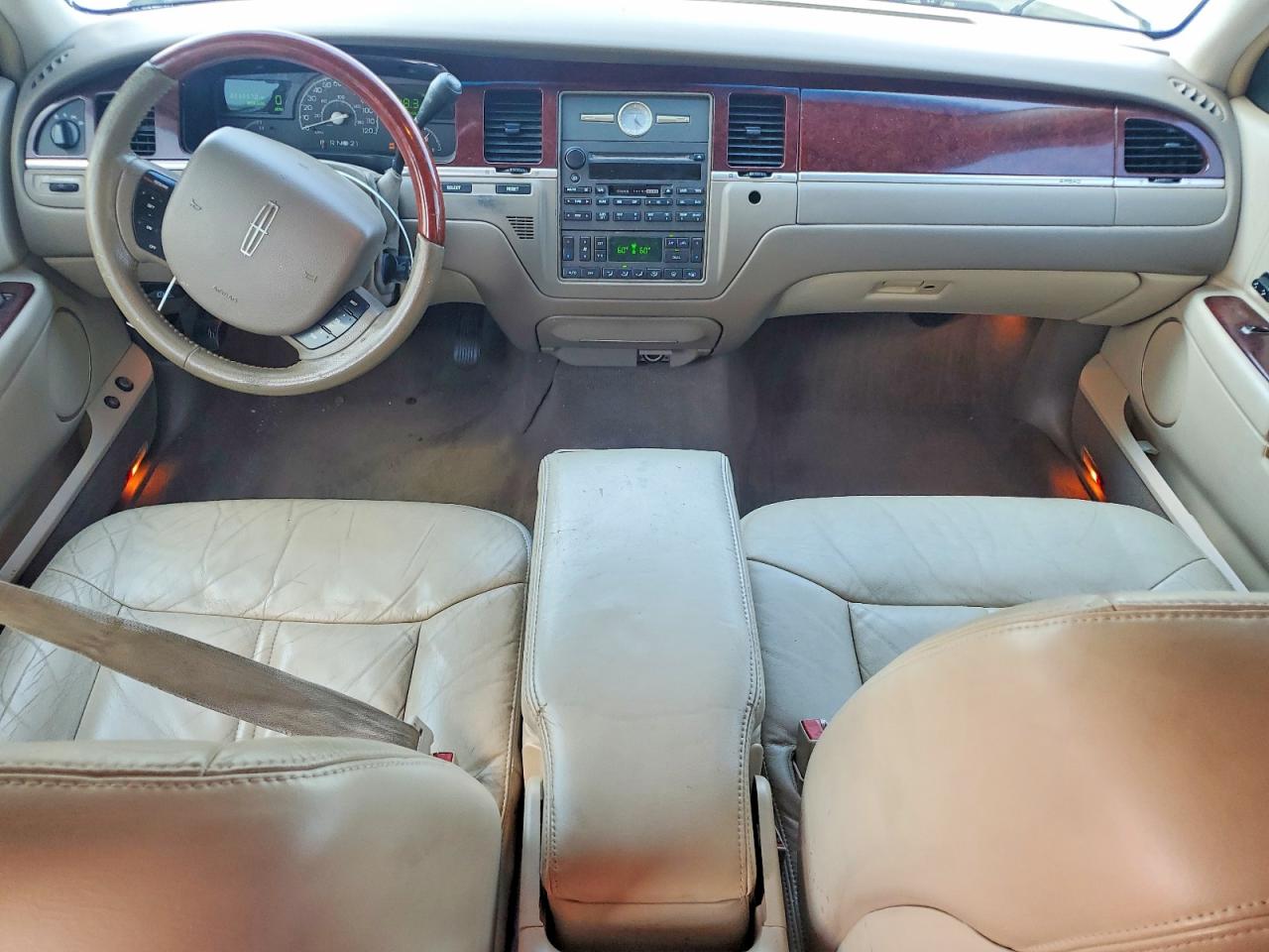 2005 Lincoln Town Car Signature Limited Cream vin: 1LNHM82W45Y624296