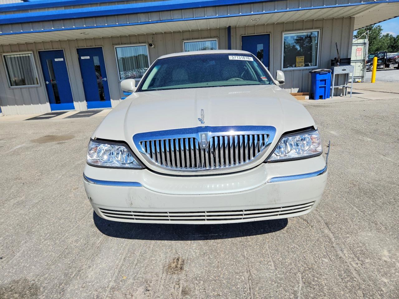2005 Lincoln Town Car Signature Limited Cream vin: 1LNHM82W45Y624296