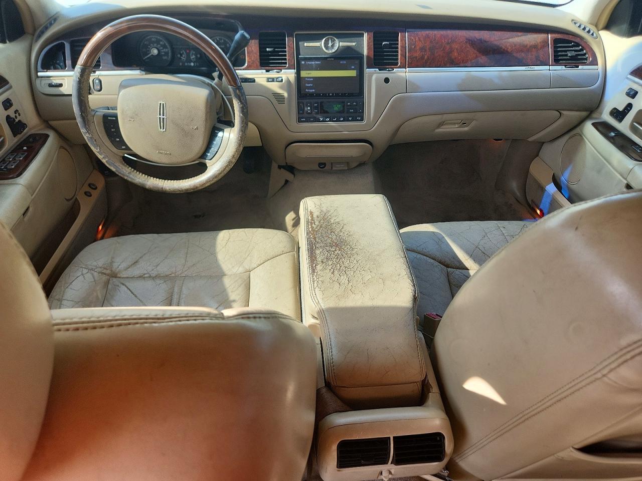 2006 Lincoln Town Car Signature Limited Cream vin: 1LNHM82W46Y604678