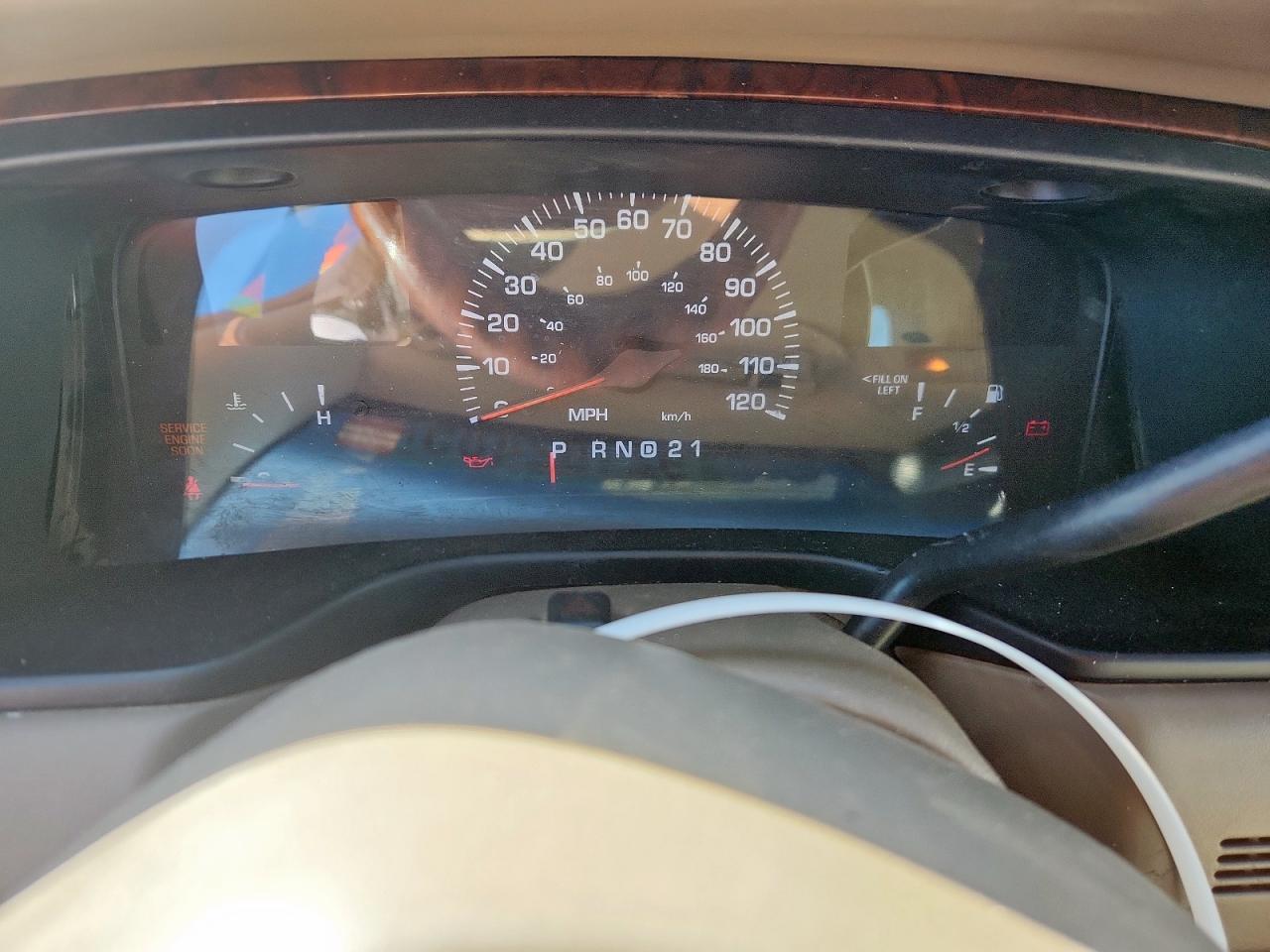 2001 Lincoln Town Car Signature Tan vin: 1LNHM82W51Y607274