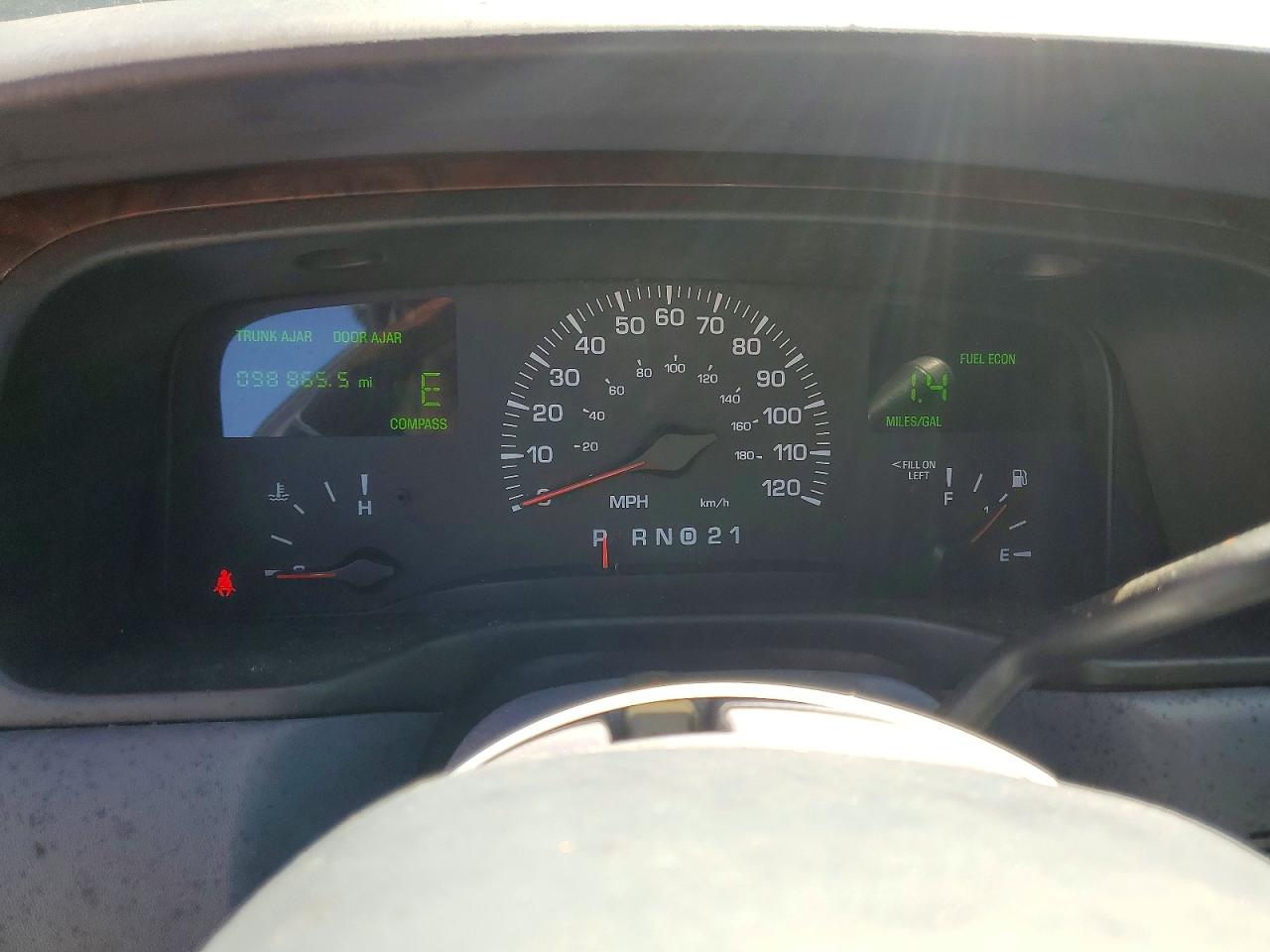 2001 Lincoln Town Car Signature Blue vin: 1LNHM82W51Y612622