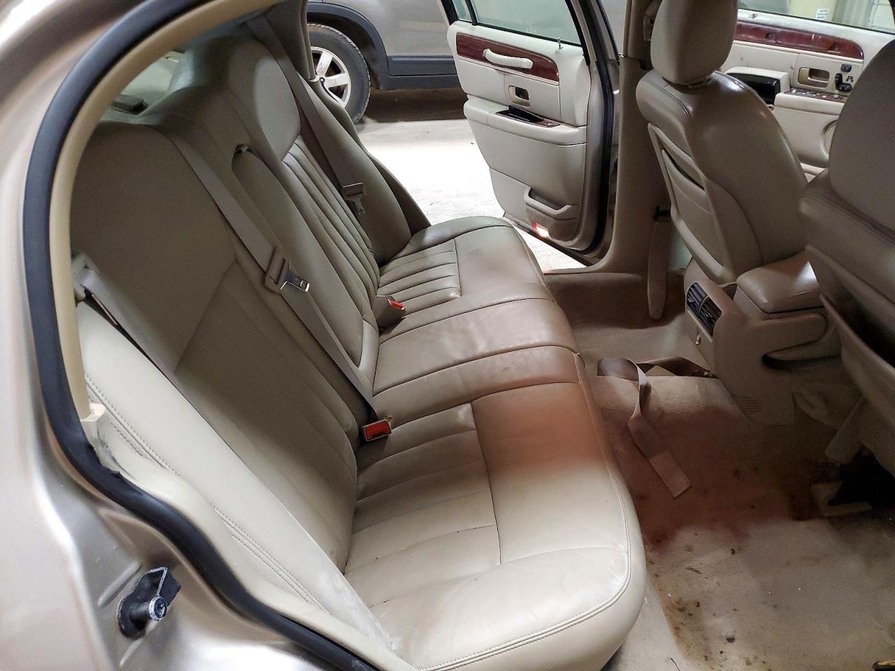2003 Lincoln Town Car Signature Gray vin: 1LNHM82W53Y628676