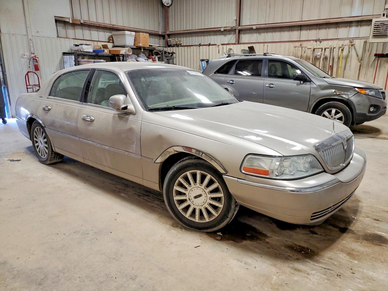 2003 Lincoln Town Car Signature Gray vin: 1LNHM82W53Y628676