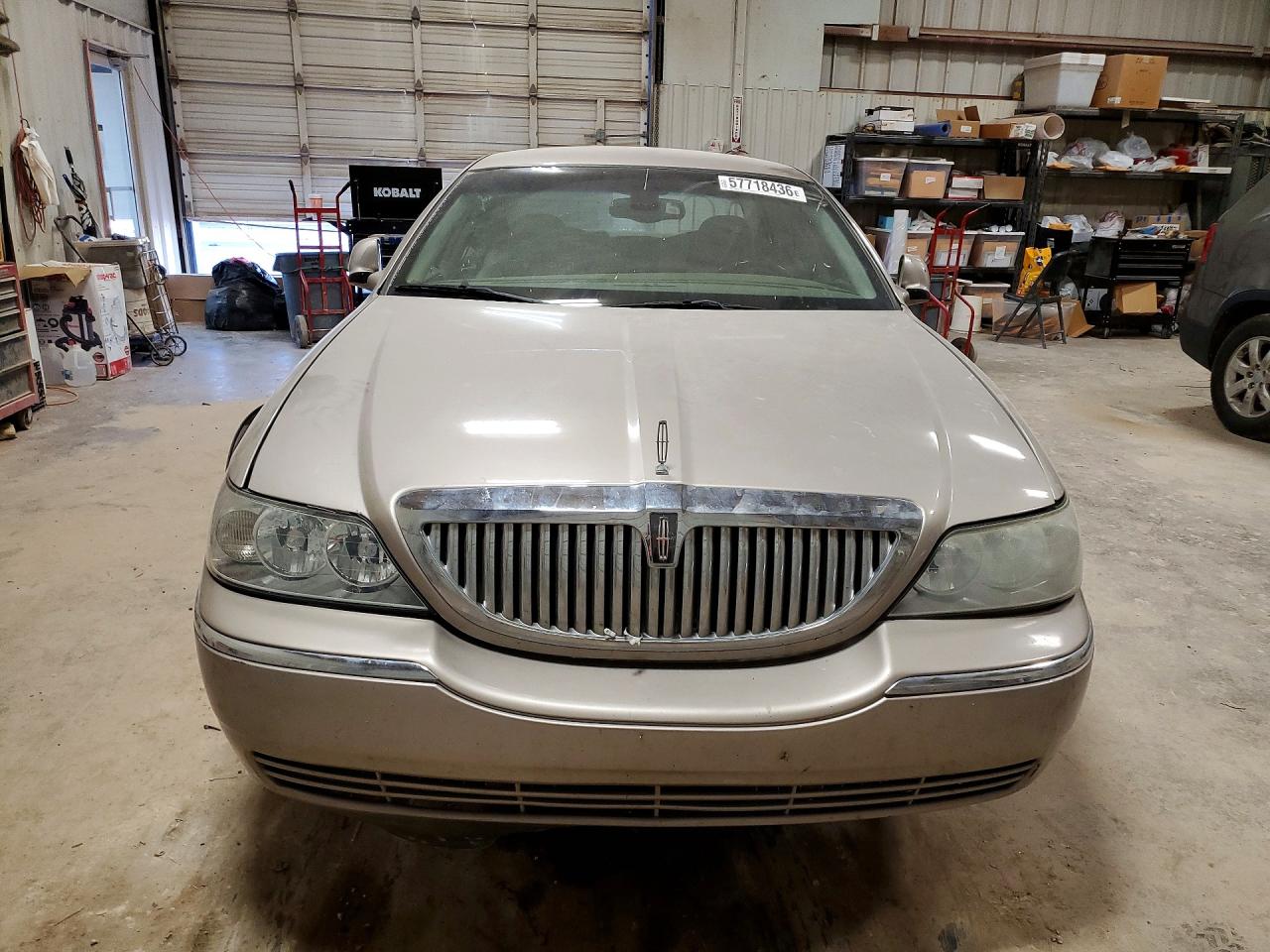 2003 Lincoln Town Car Signature Gray vin: 1LNHM82W53Y628676
