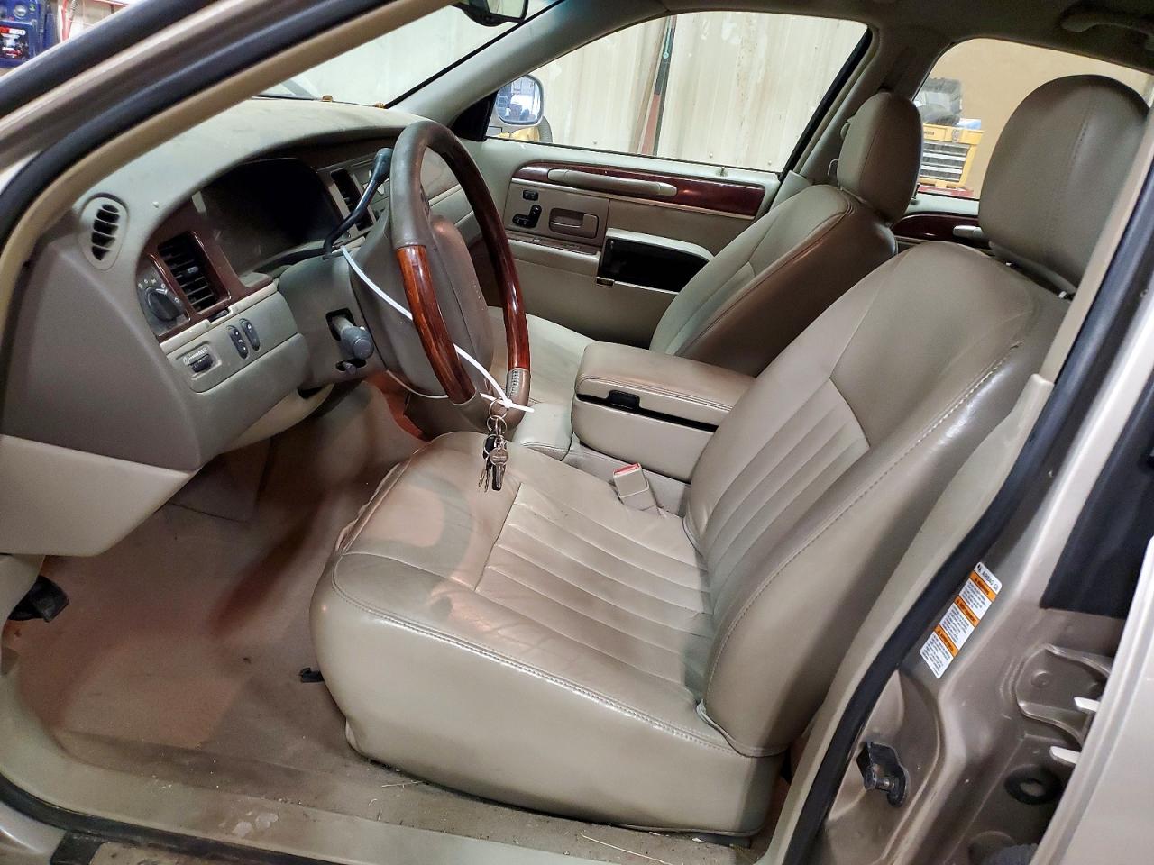 2003 Lincoln Town Car Signature Gray vin: 1LNHM82W53Y628676