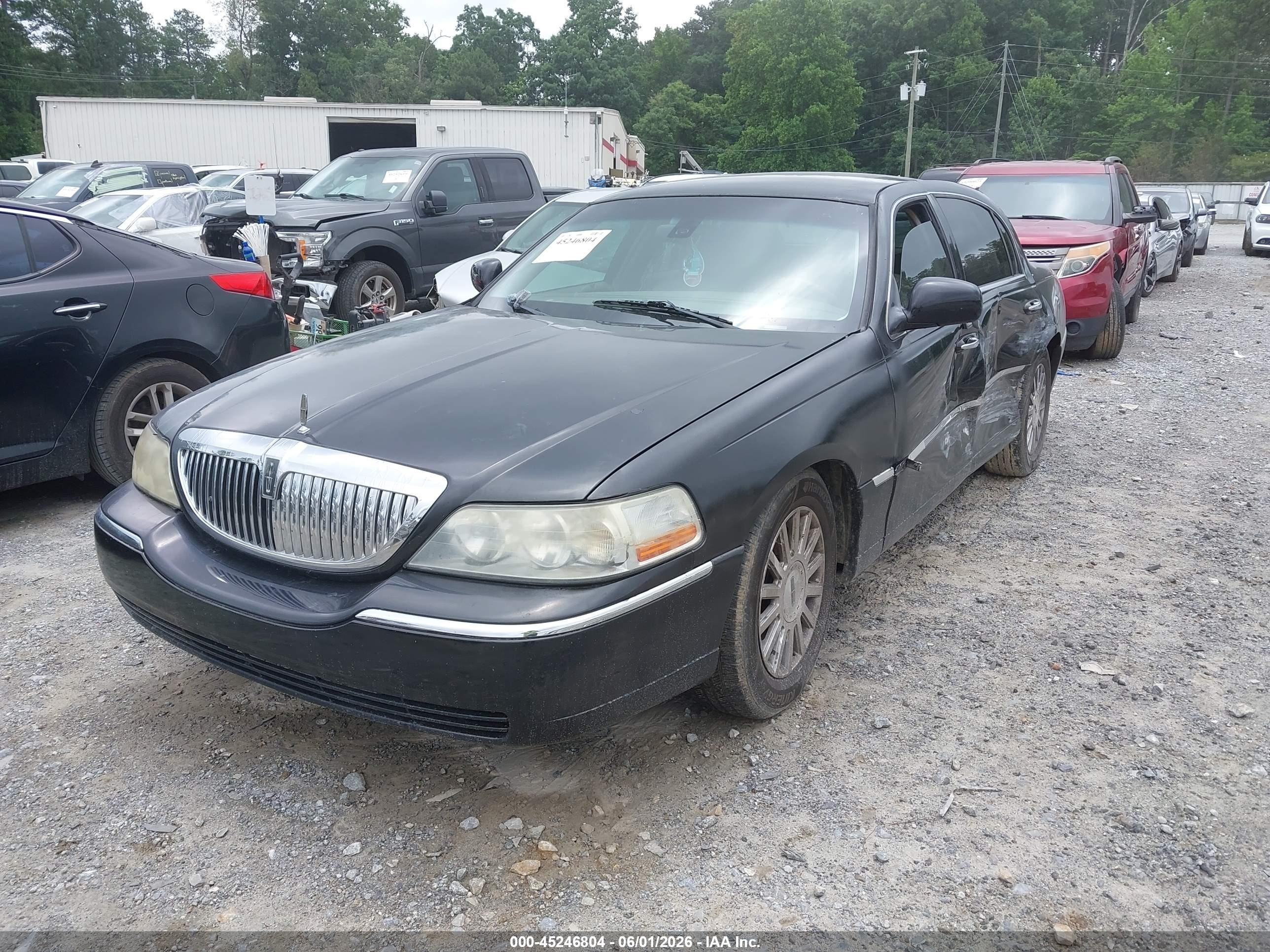 2003 Lincoln Town Car Signature Black vin: 1LNHM82W53Y692829