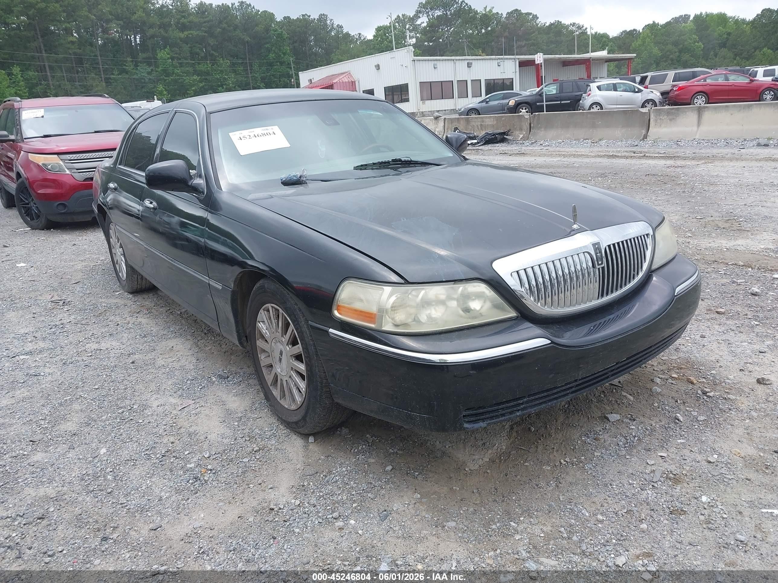 2003 Lincoln Town Car Signature Black vin: 1LNHM82W53Y692829