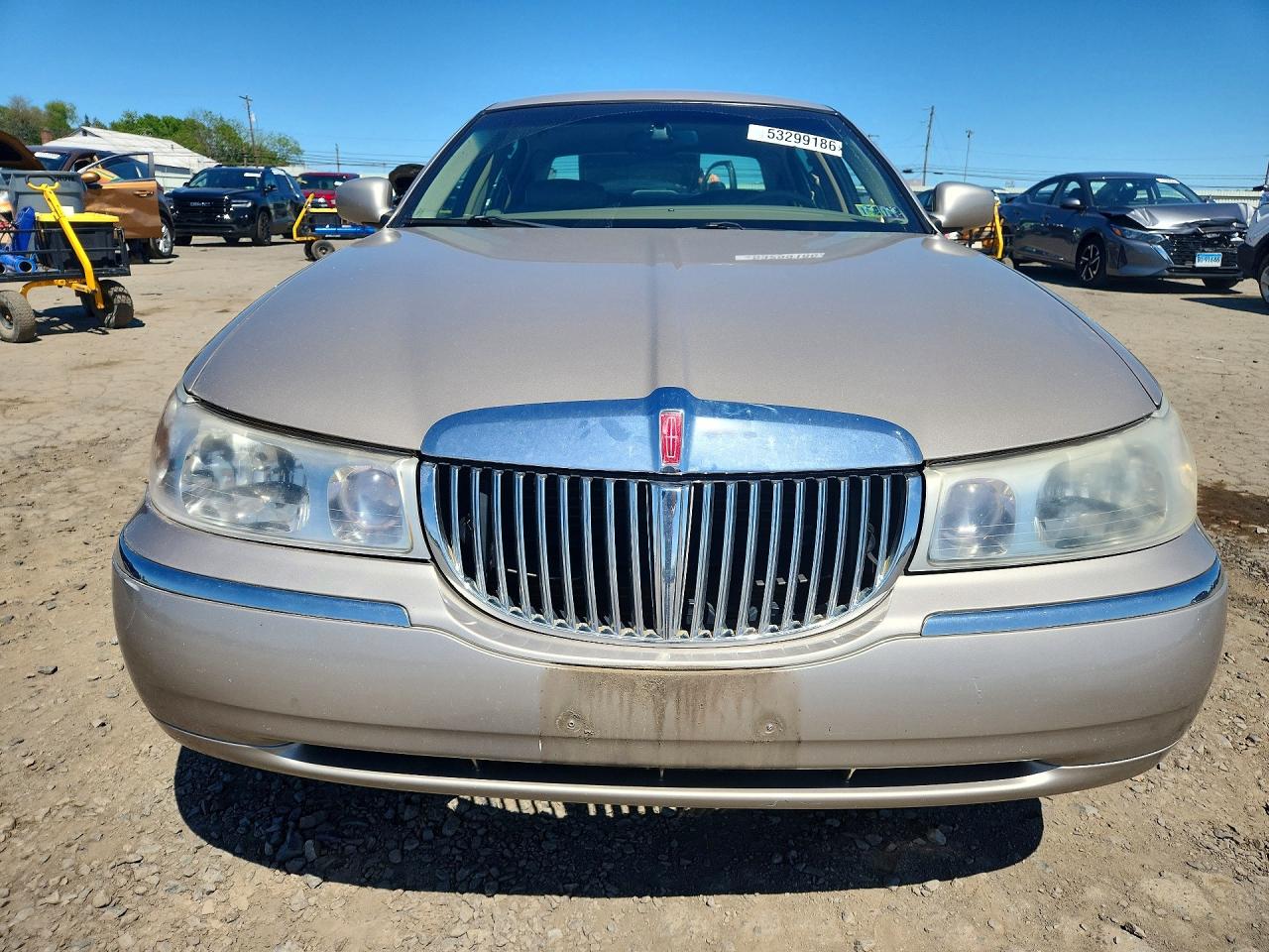 2000 Lincoln Town Car Signature Beige vin: 1LNHM82W5YY934736