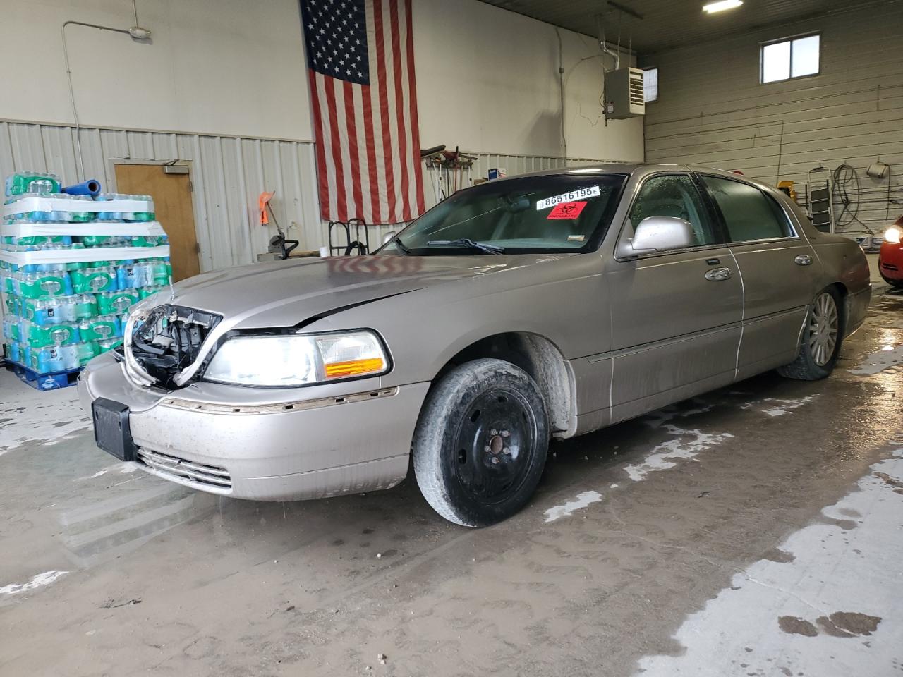 2003 Lincoln Town Car Signature Gold vin: 1LNHM82W63Y685274