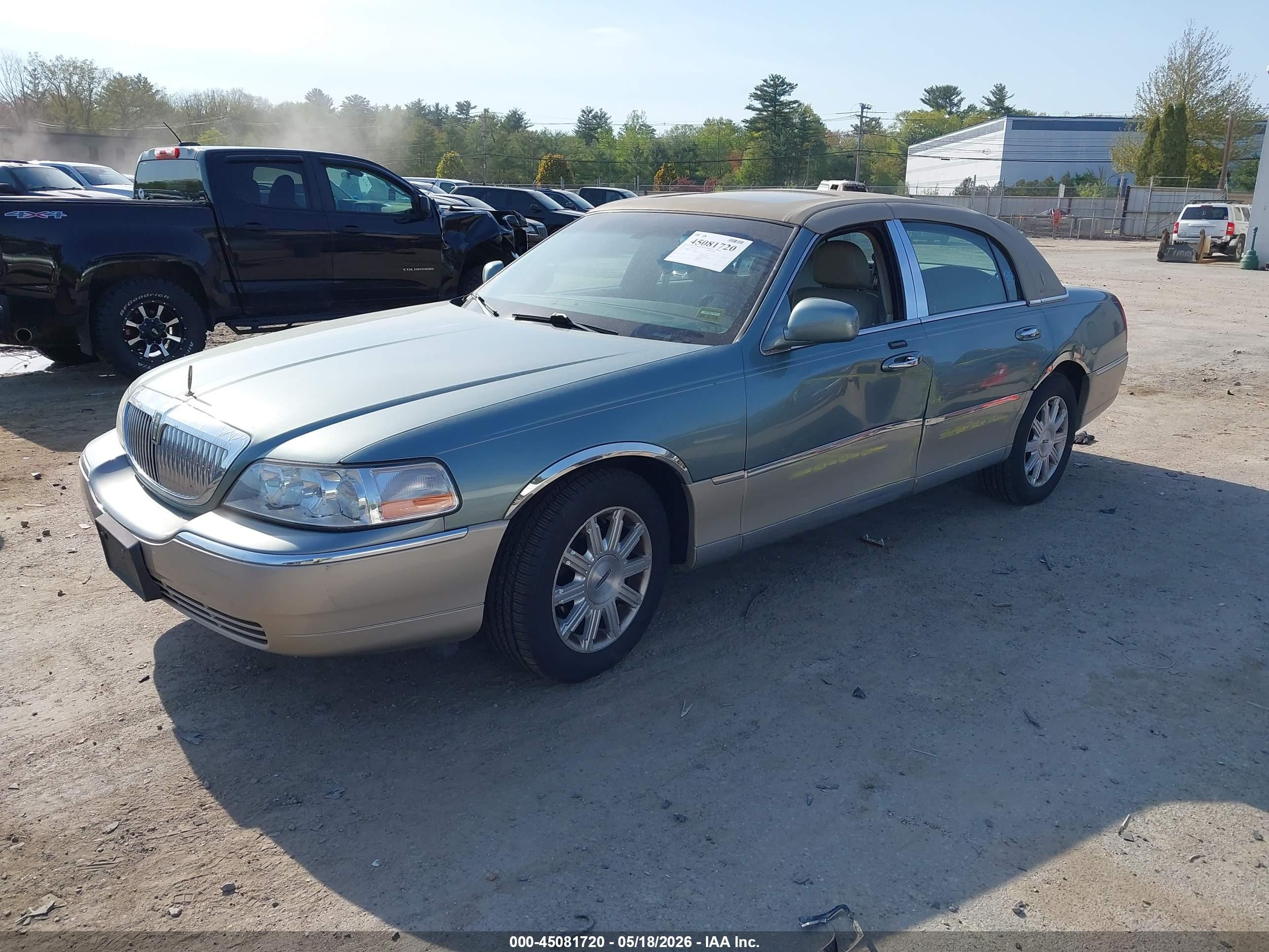 2005 Lincoln Town Car Signature Limited Green vin: 1LNHM82W65Y611579