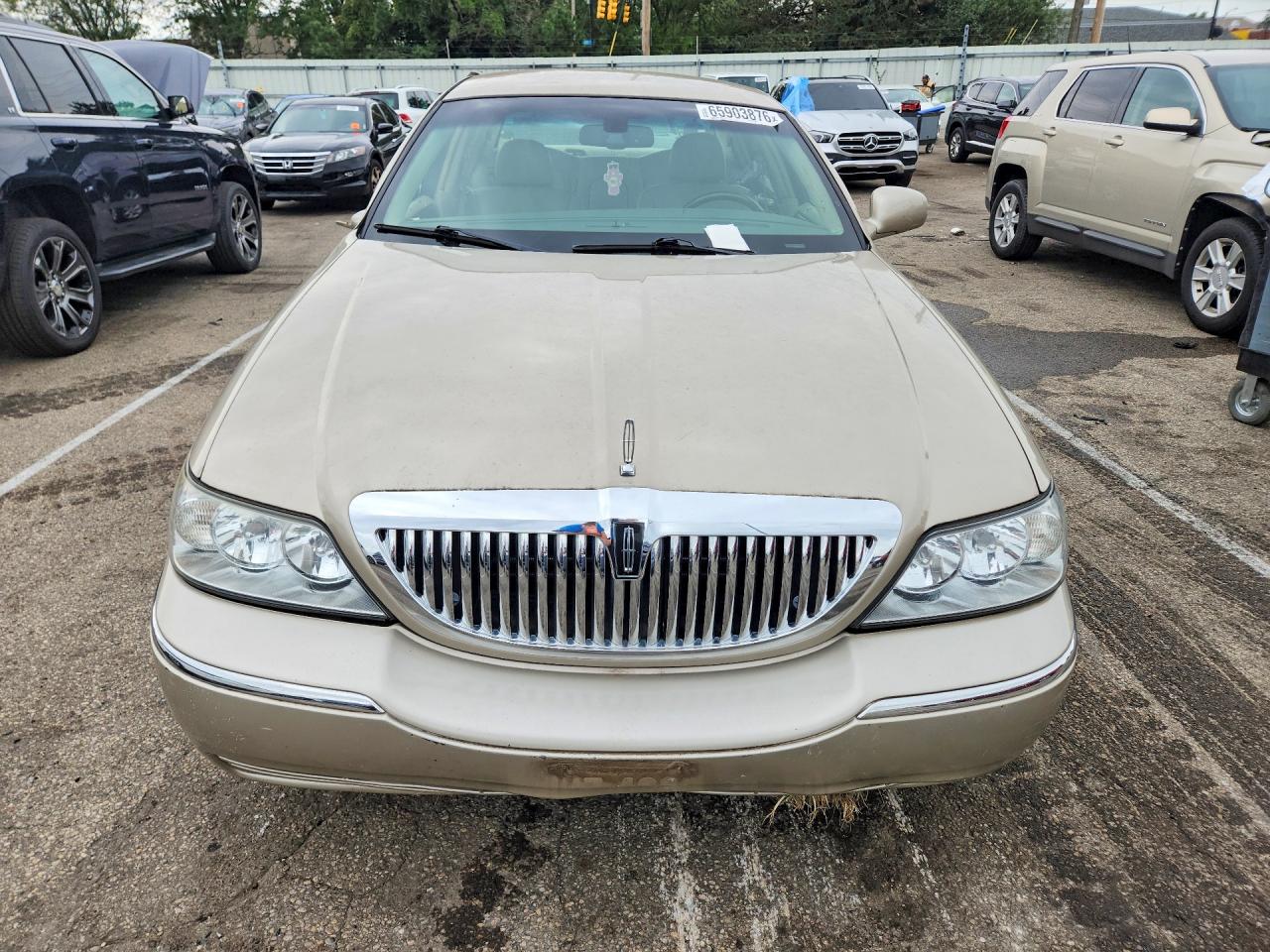 2006 Lincoln Town Car Signature Limited Beige vin: 1LNHM82W66Y604164
