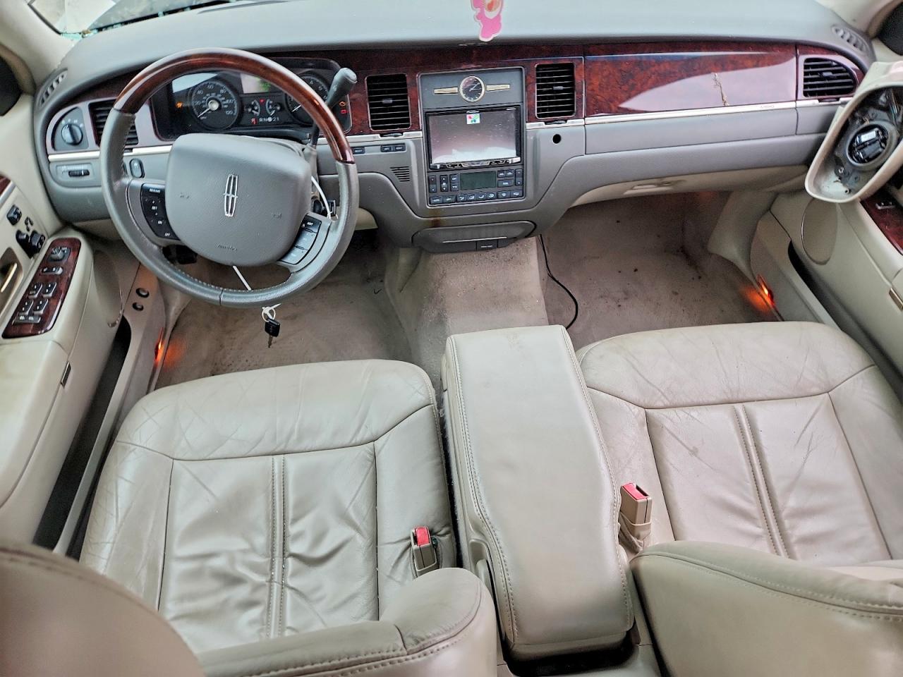2006 Lincoln Town Car Signature Limited Beige vin: 1LNHM82W66Y604164