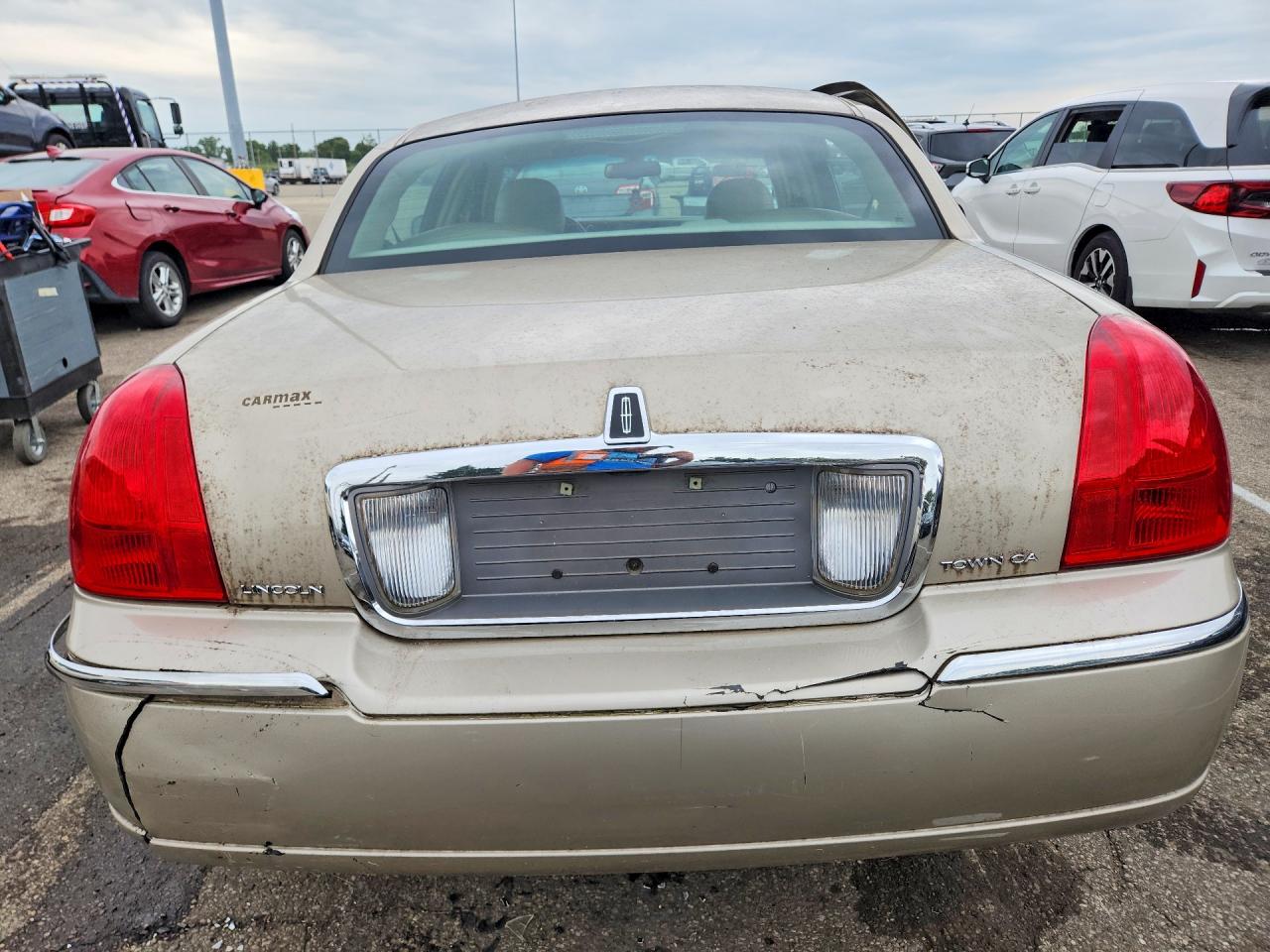 2006 Lincoln Town Car Signature Limited Beige vin: 1LNHM82W66Y604164