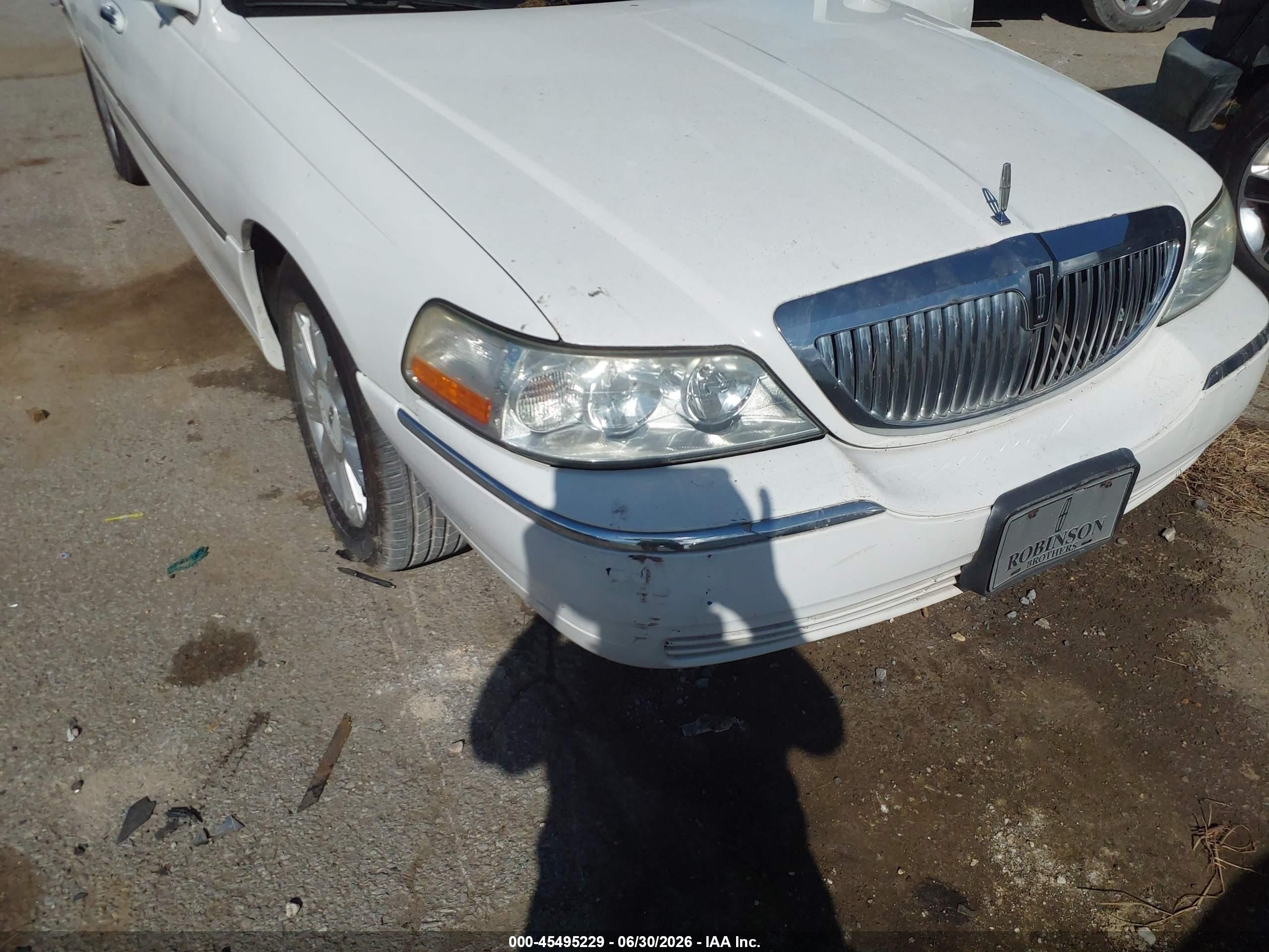 2007 Lincoln Town Car Signature Limited White vin: 1LNHM82W67Y606482