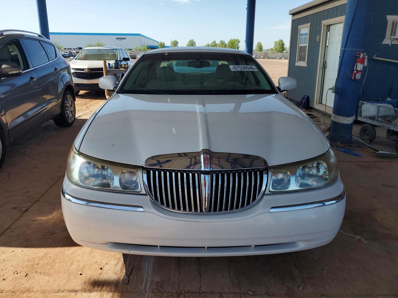2000 Lincoln Town Car Signature Белый vin: 1LNHM82W6YY902586