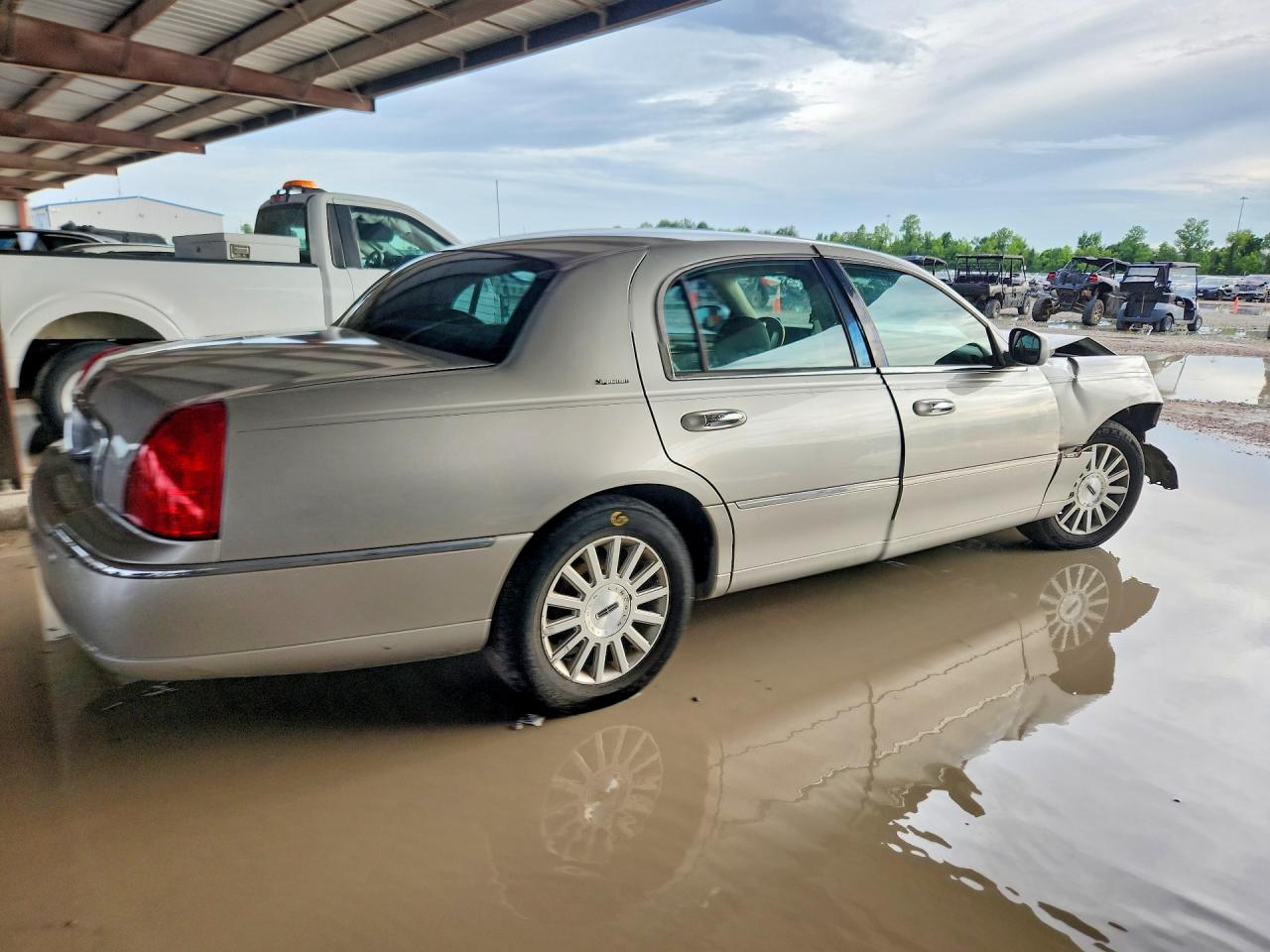 2003 Lincoln Town Car Signature Silver vin: 1LNHM82W73Y703166