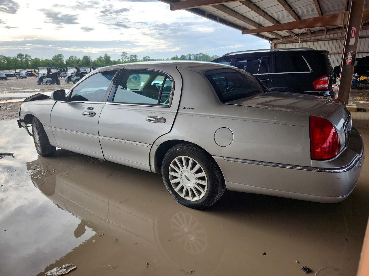 2003 Lincoln Town Car Signature Silver vin: 1LNHM82W73Y703166