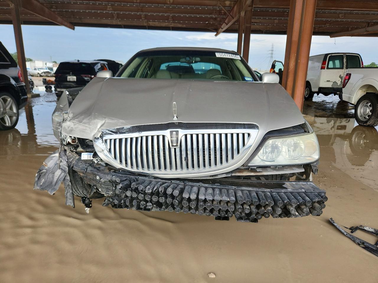 2003 Lincoln Town Car Signature Silver vin: 1LNHM82W73Y703166