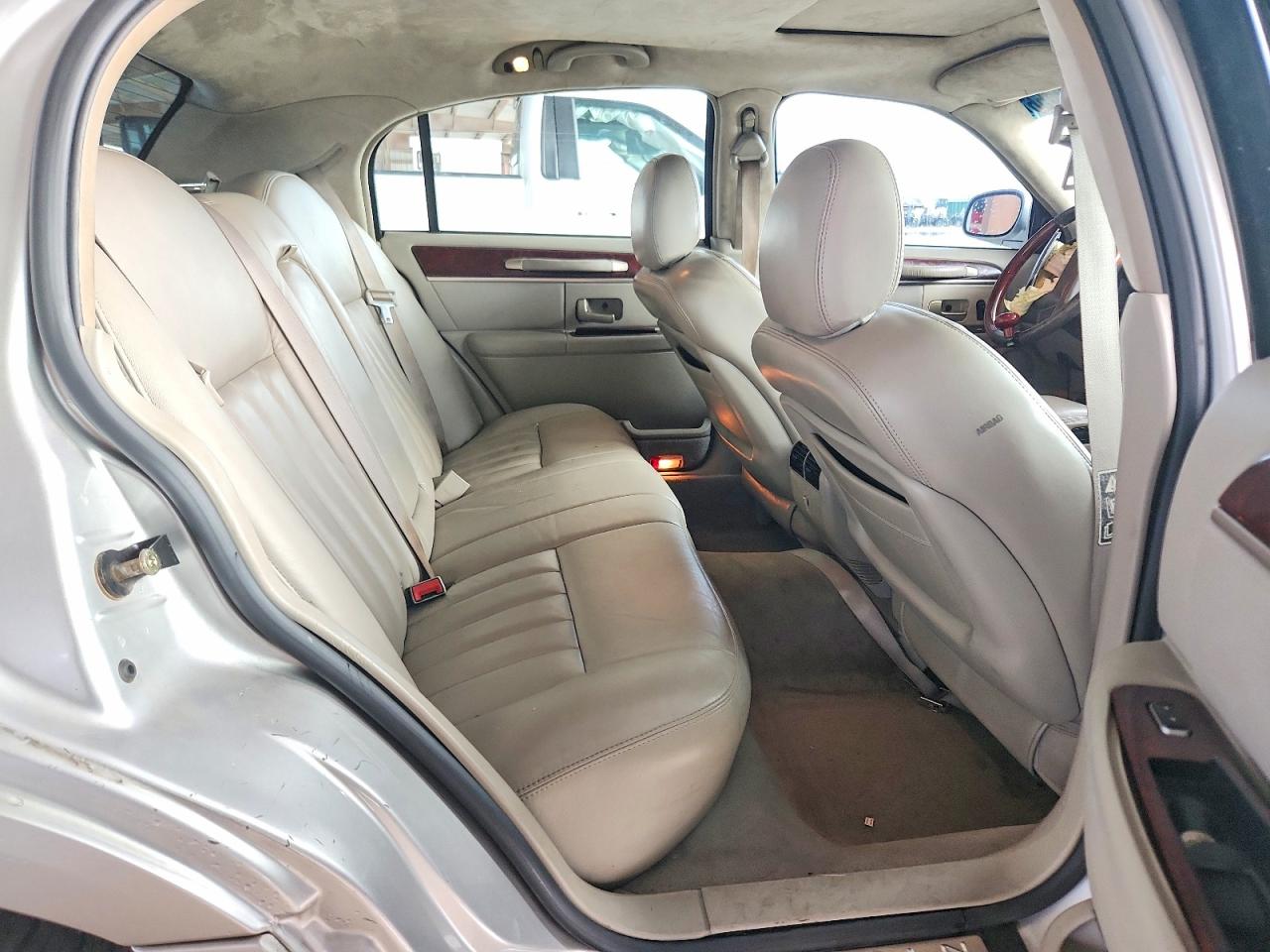 2003 Lincoln Town Car Signature Silver vin: 1LNHM82W73Y703166