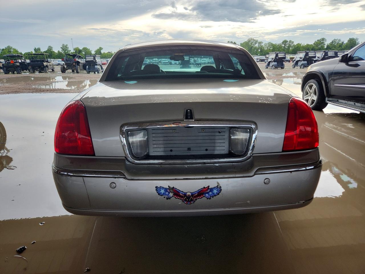 2003 Lincoln Town Car Signature Silver vin: 1LNHM82W73Y703166