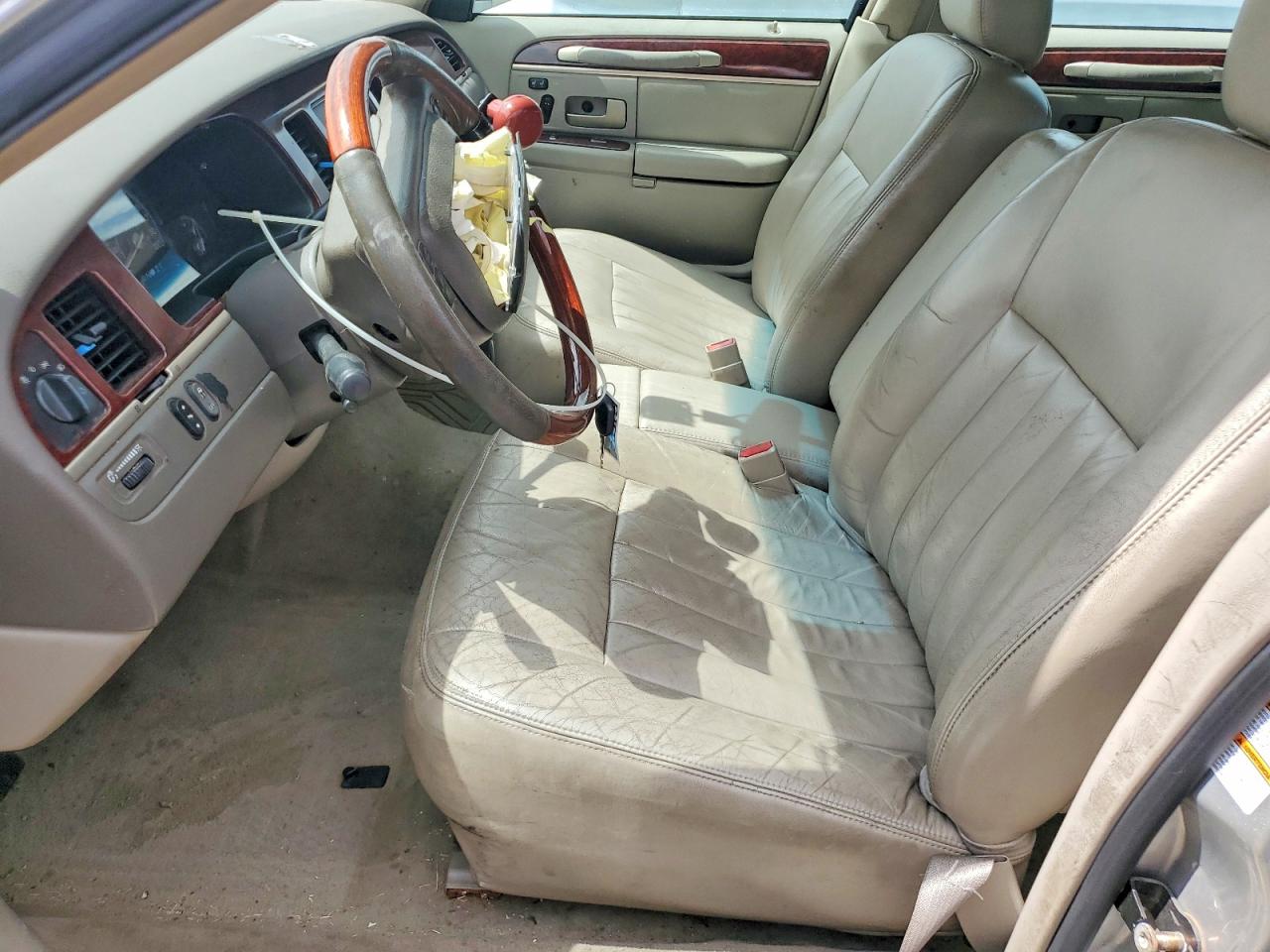 2003 Lincoln Town Car Signature Silver vin: 1LNHM82W73Y703166