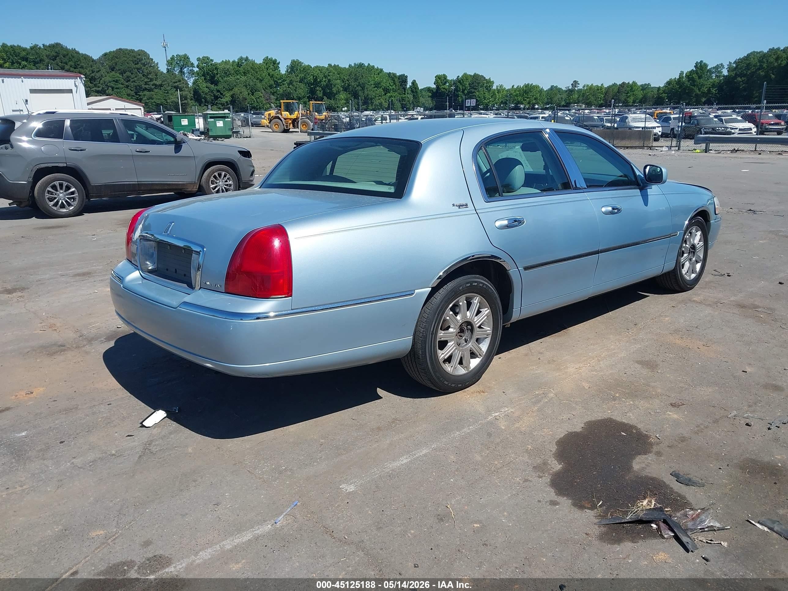 2006 Lincoln Town Car Signature Limited Light Blue vin: 1LNHM82W76Y646097