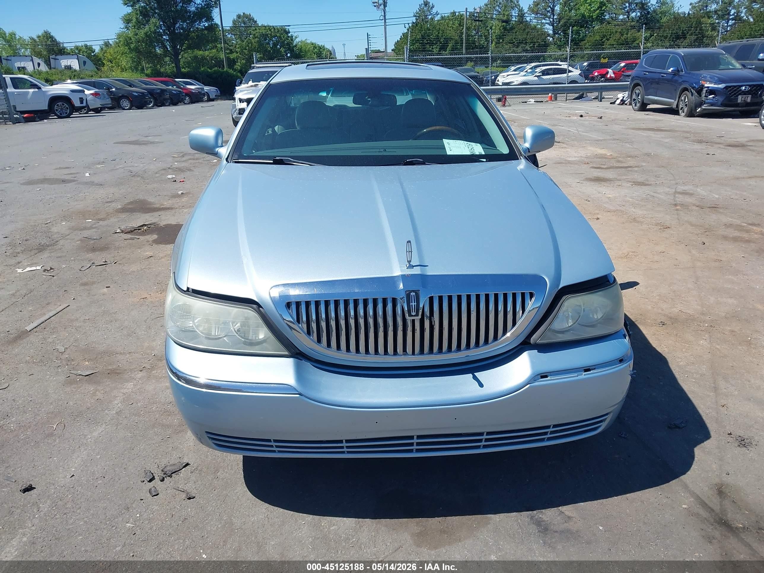2006 Lincoln Town Car Signature Limited Light Blue vin: 1LNHM82W76Y646097