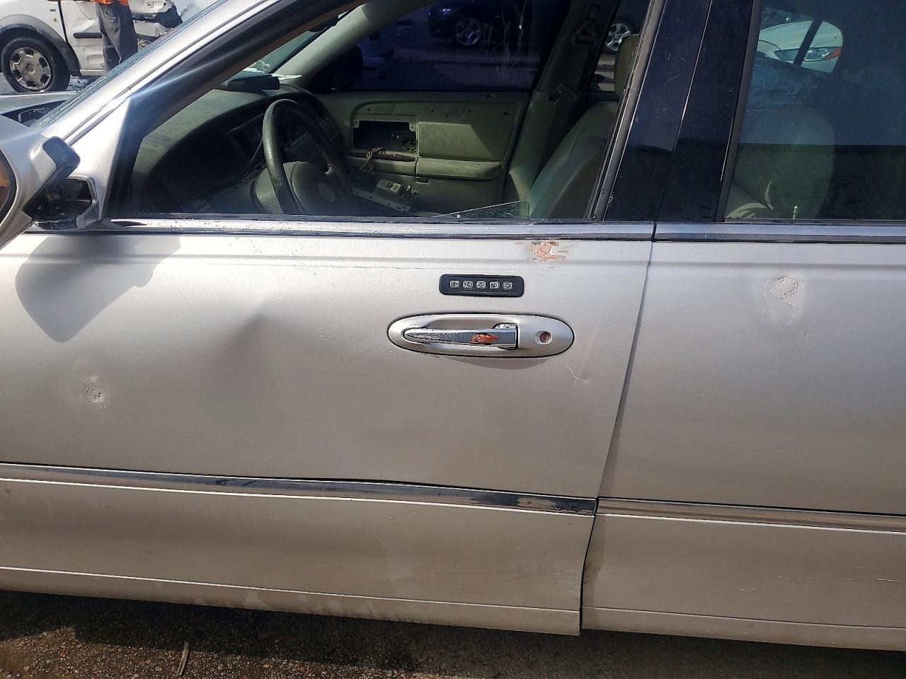 2003 Lincoln Town Car Signature Beige vin: 1LNHM82W83Y604808