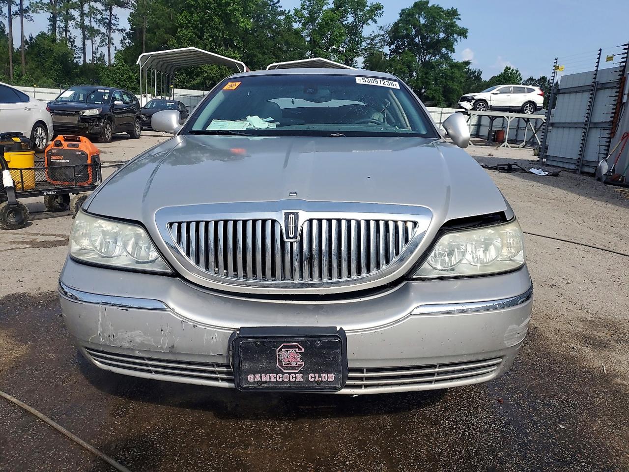2003 Lincoln Town Car Signature Beige vin: 1LNHM82W83Y604808
