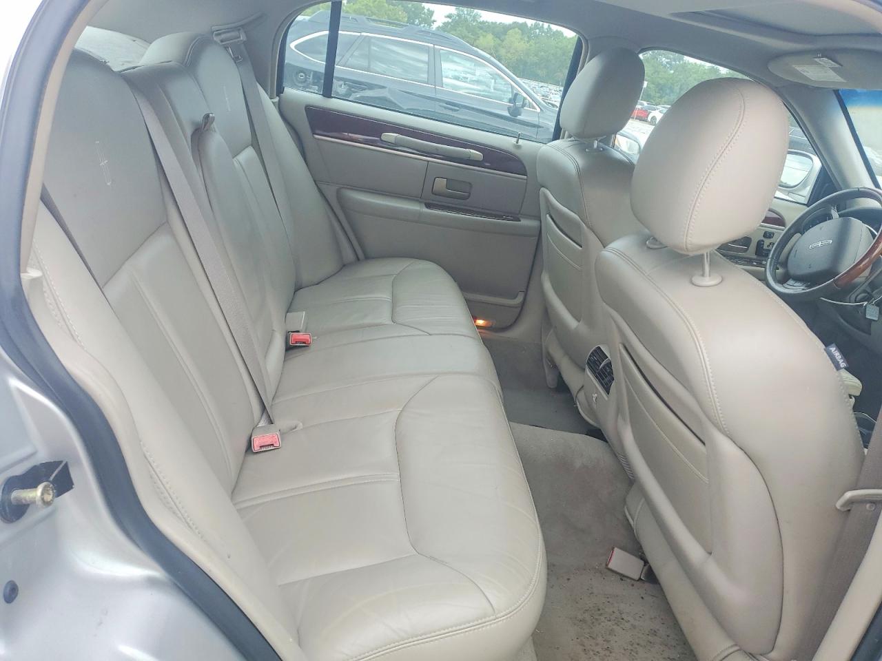 2005 Lincoln Town Car Signature Limited Gray vin: 1LNHM82W85Y643529