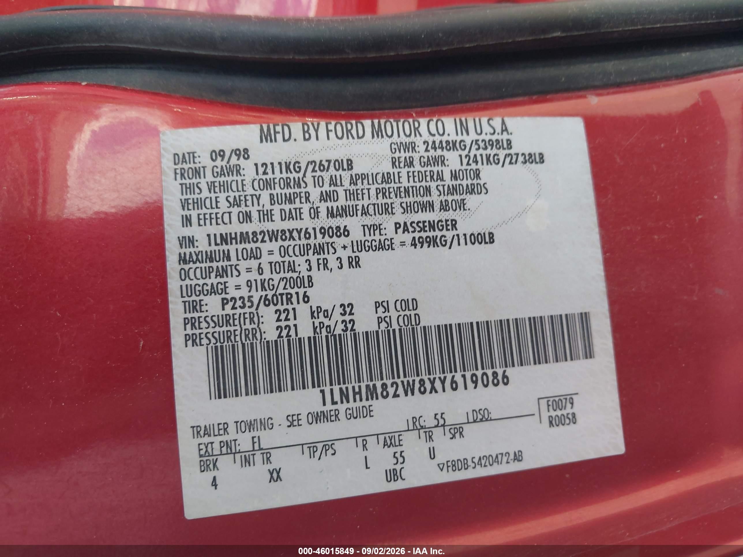 1999 Lincoln Town Car Signature Red vin: 1LNHM82W8XY619086