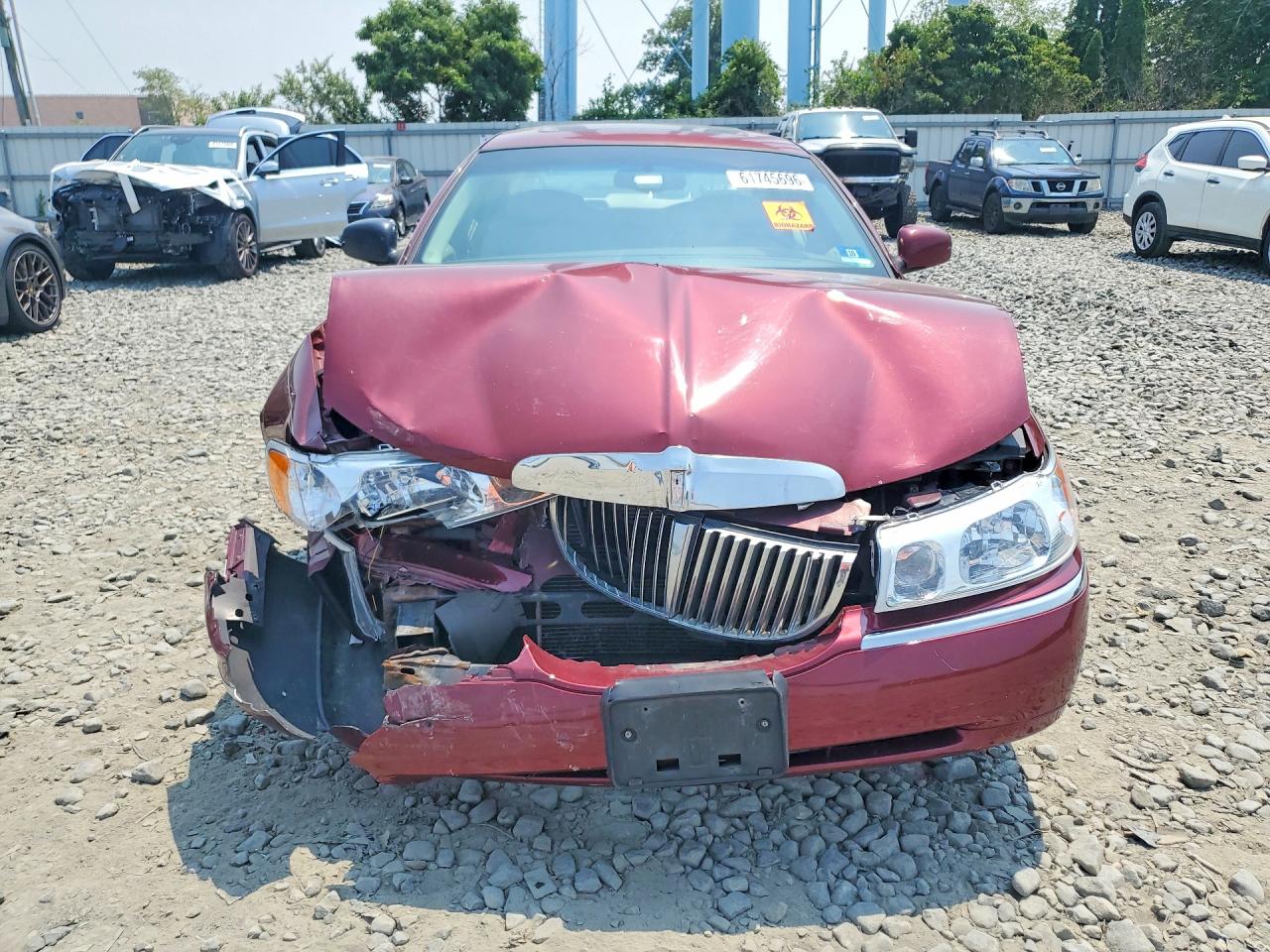 1999 Lincoln Town Car Signature Burgundy vin: 1LNHM82W8XY675402