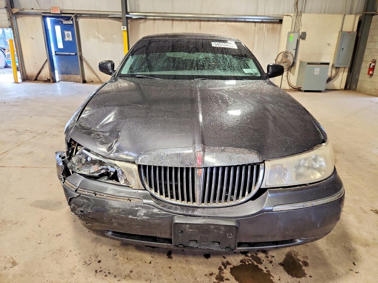 2000 Lincoln Town Car Signature Charcoal vin: 1LNHM82W8YY857876