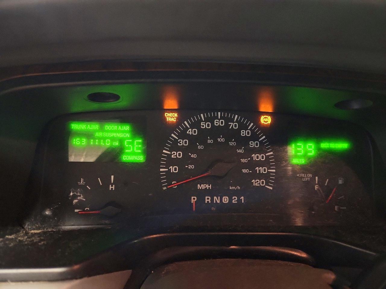 2000 Lincoln Town Car Signature Charcoal vin: 1LNHM82W8YY857876